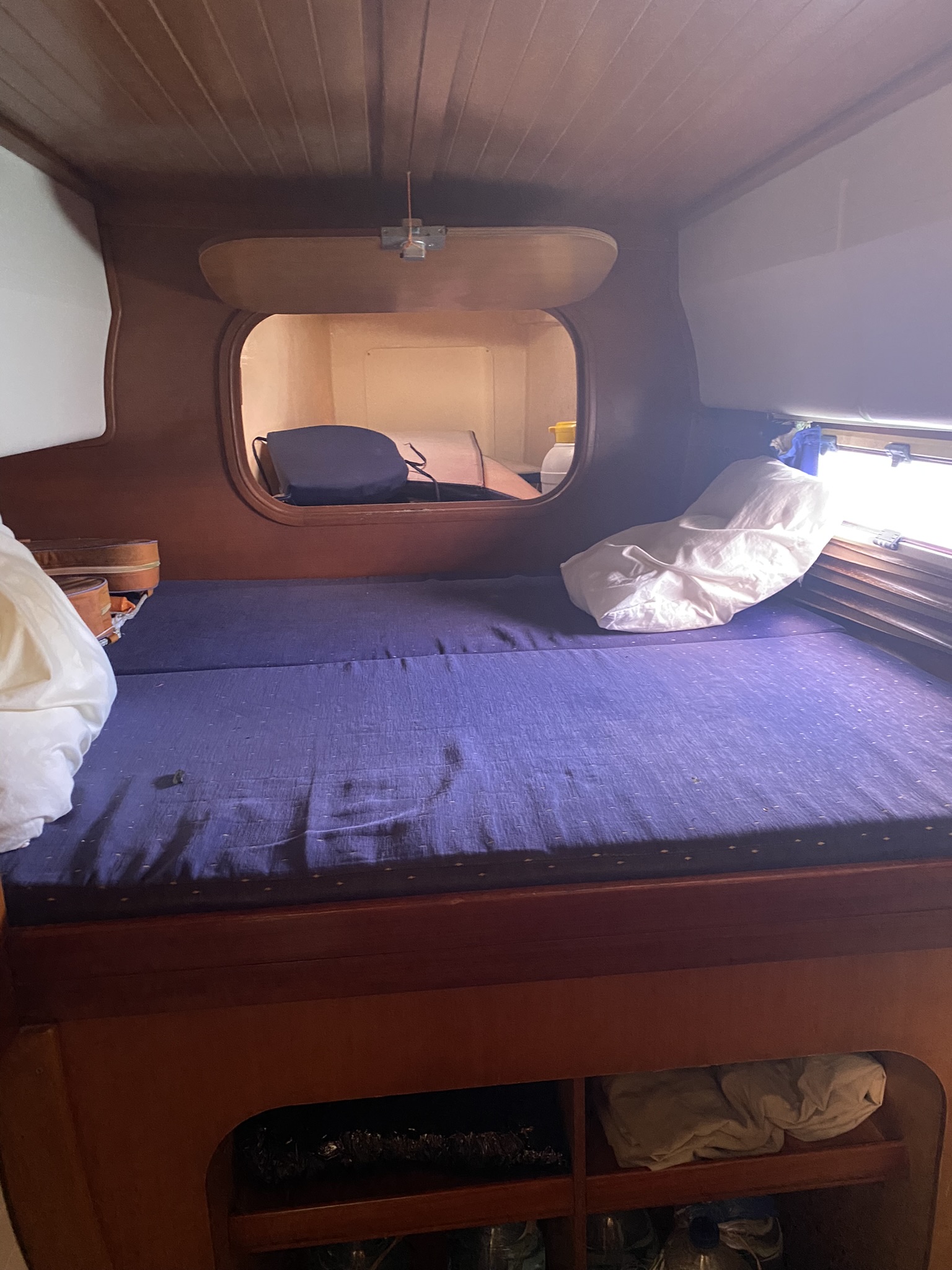 Cabine sur catamaran Lady ISIS : une expérience maritime en Martinique à Sainte-Anne — chambre