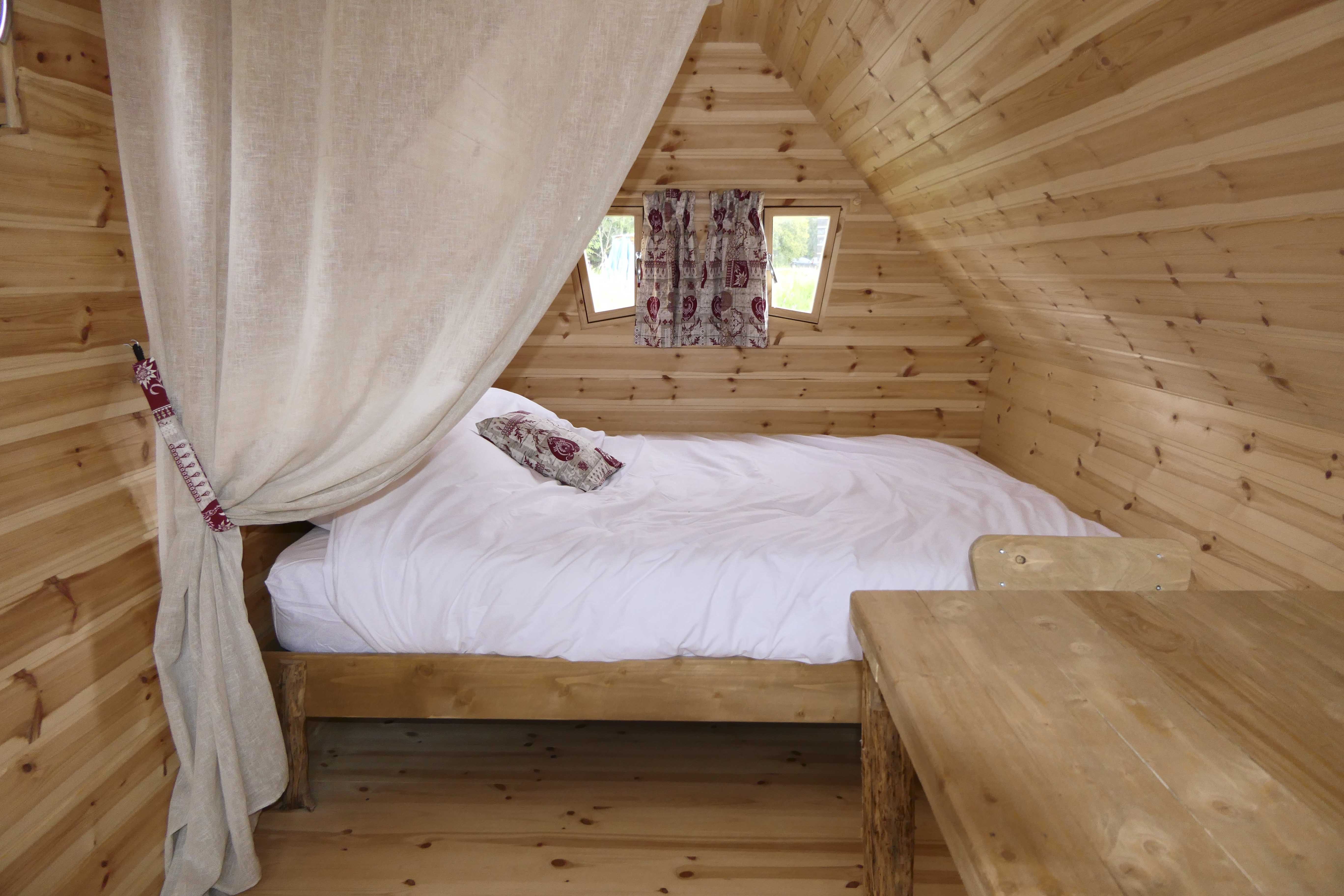 La cabane Magique : une échappée belle sur l'eau à Givrauval — espace de vie