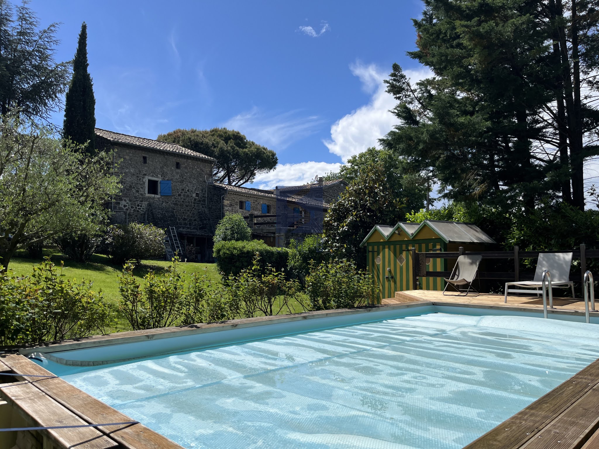 La caravane bohème — Roulotte avec spa à Ardèche à Le Teil — détail architectural