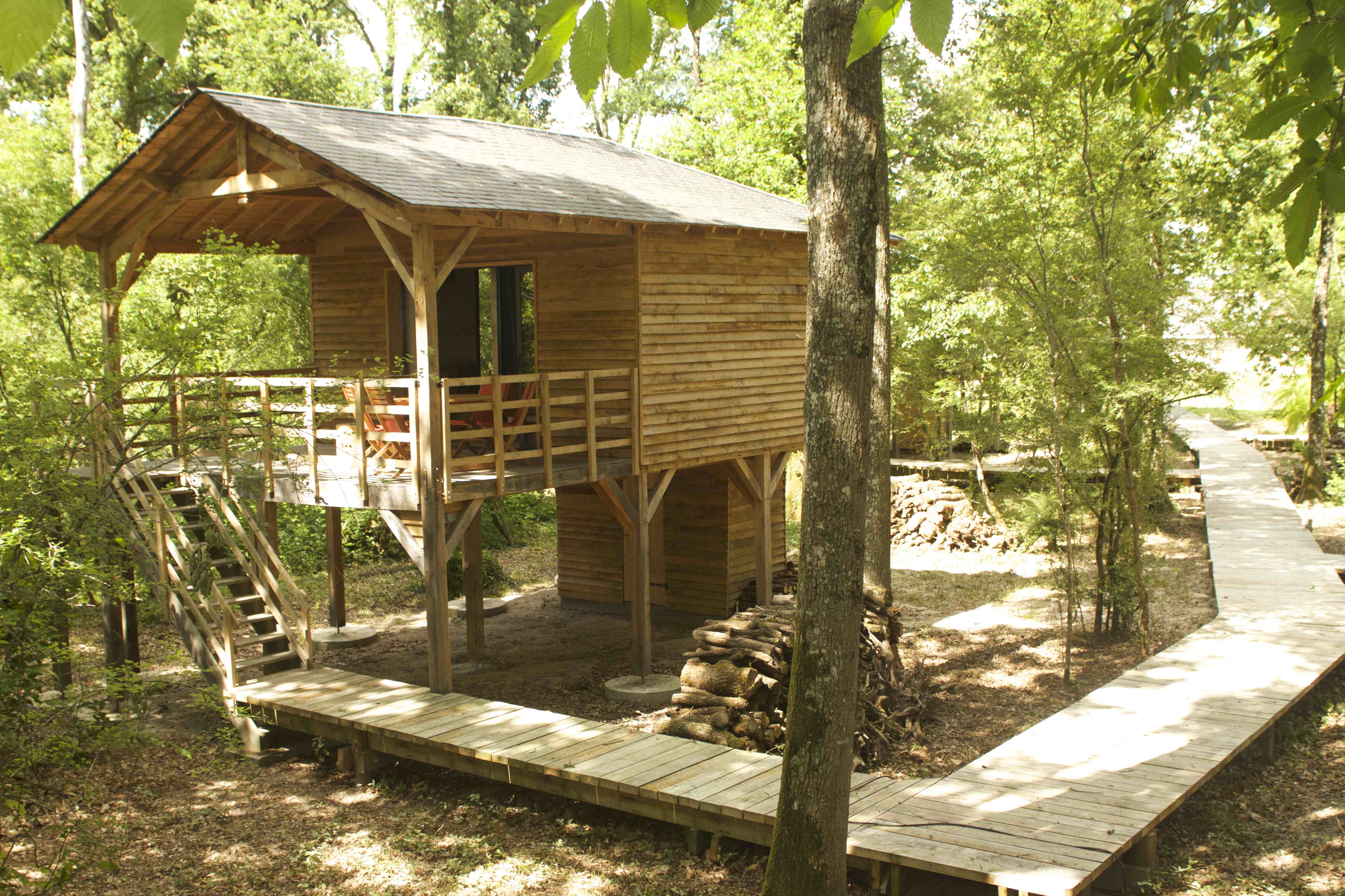 La Ligerienne : une cabane sur pilotis au cœur de la nature à Saint-Georges-Des-Sept-Voies — espace de vie