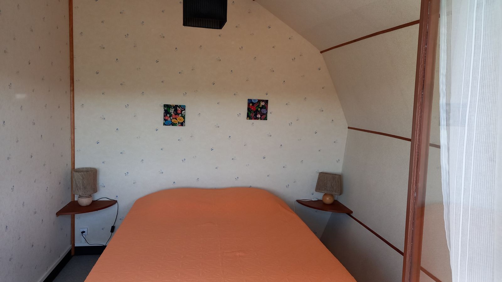 L'insolite Tonneau Creusois — Gîte rétro-chic à Creuse à Chamberaud — vue depuis la terrasse
