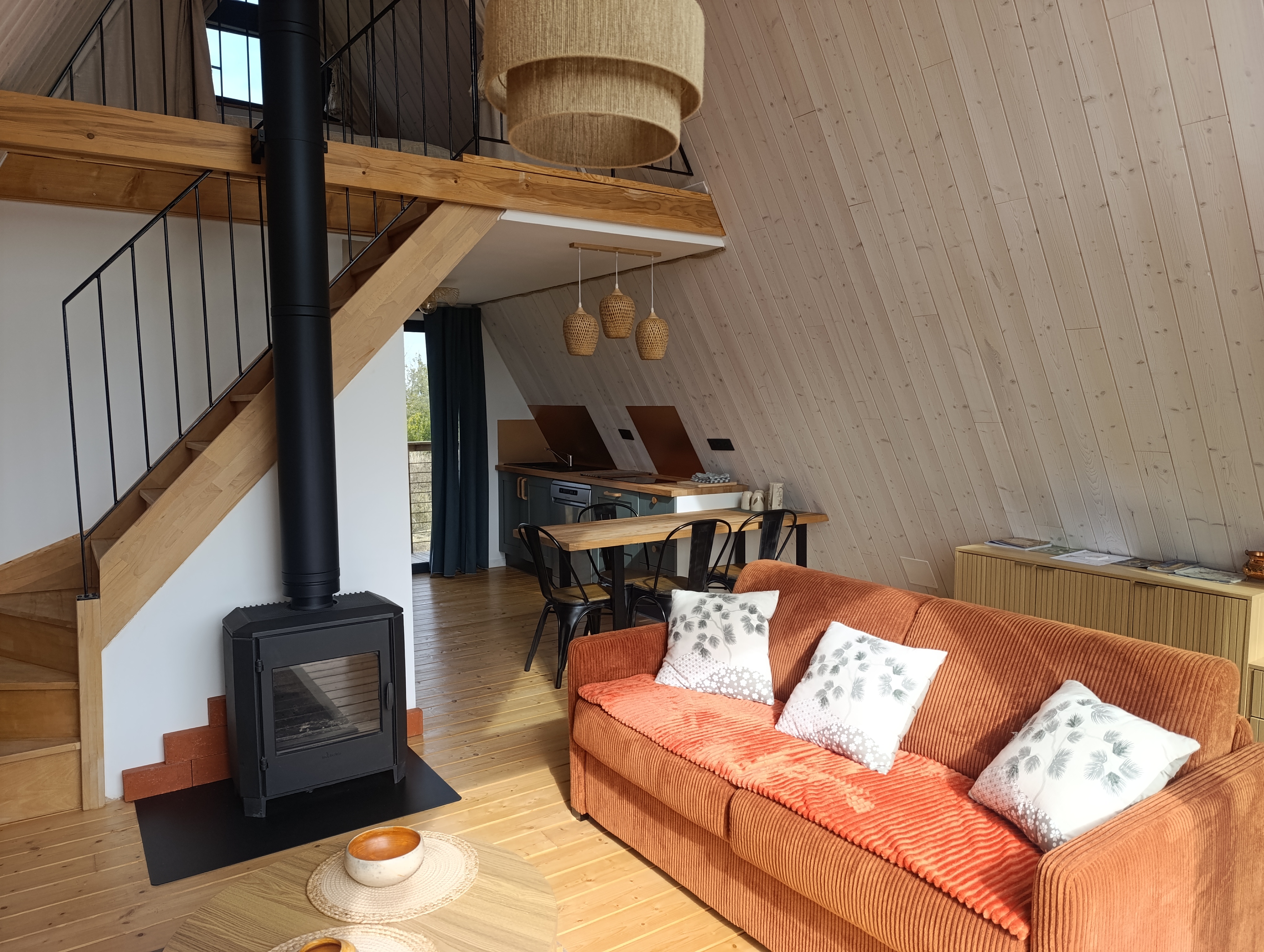 La Cabane des Biquets — Cabane avec spa à vue sur les collines en Aude à Taurize — vue depuis la terrasse