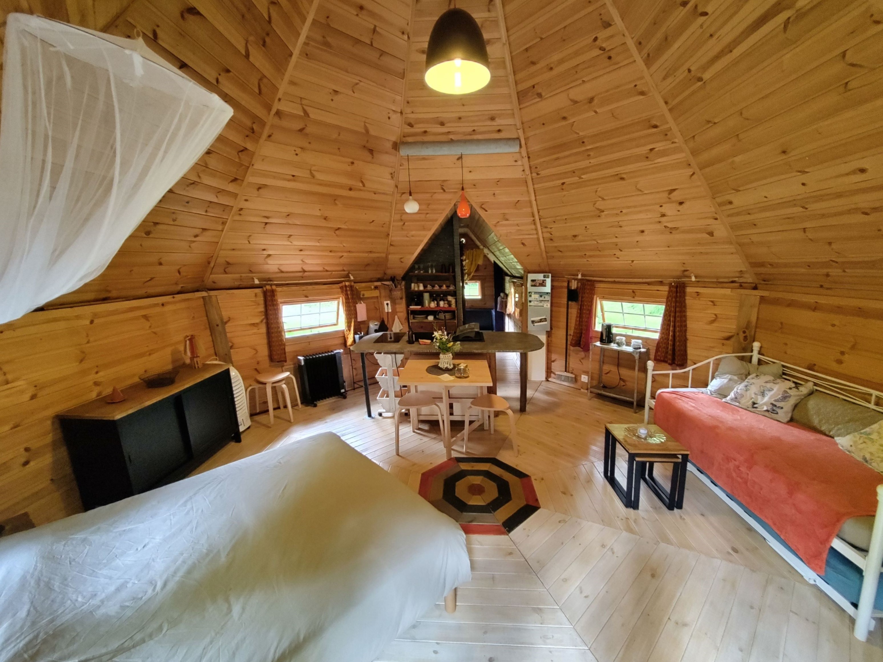 Le kota à l’ombre d’Yggdrasil — Kota avec spa à Lot-et-Garonne à Agen — chambre