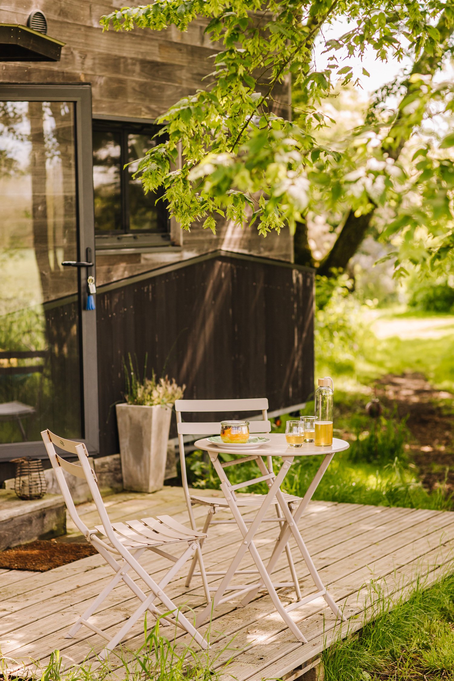 Évasion dans la Tiny House Lagon bleu en Bretagne à Saint-M'hervé — espace de vie