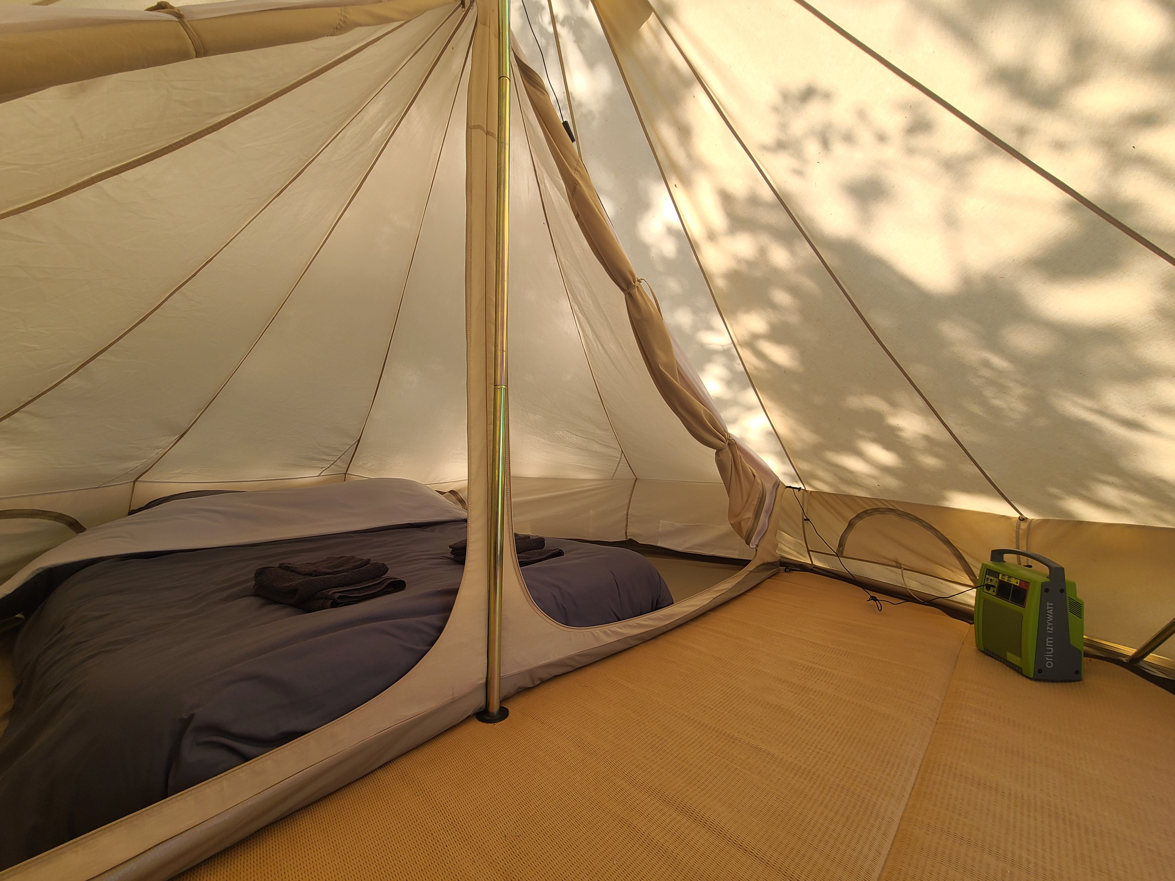 Espace ASTER — Tente avec spa à Lot à Saint-Cirgues — espace de vie