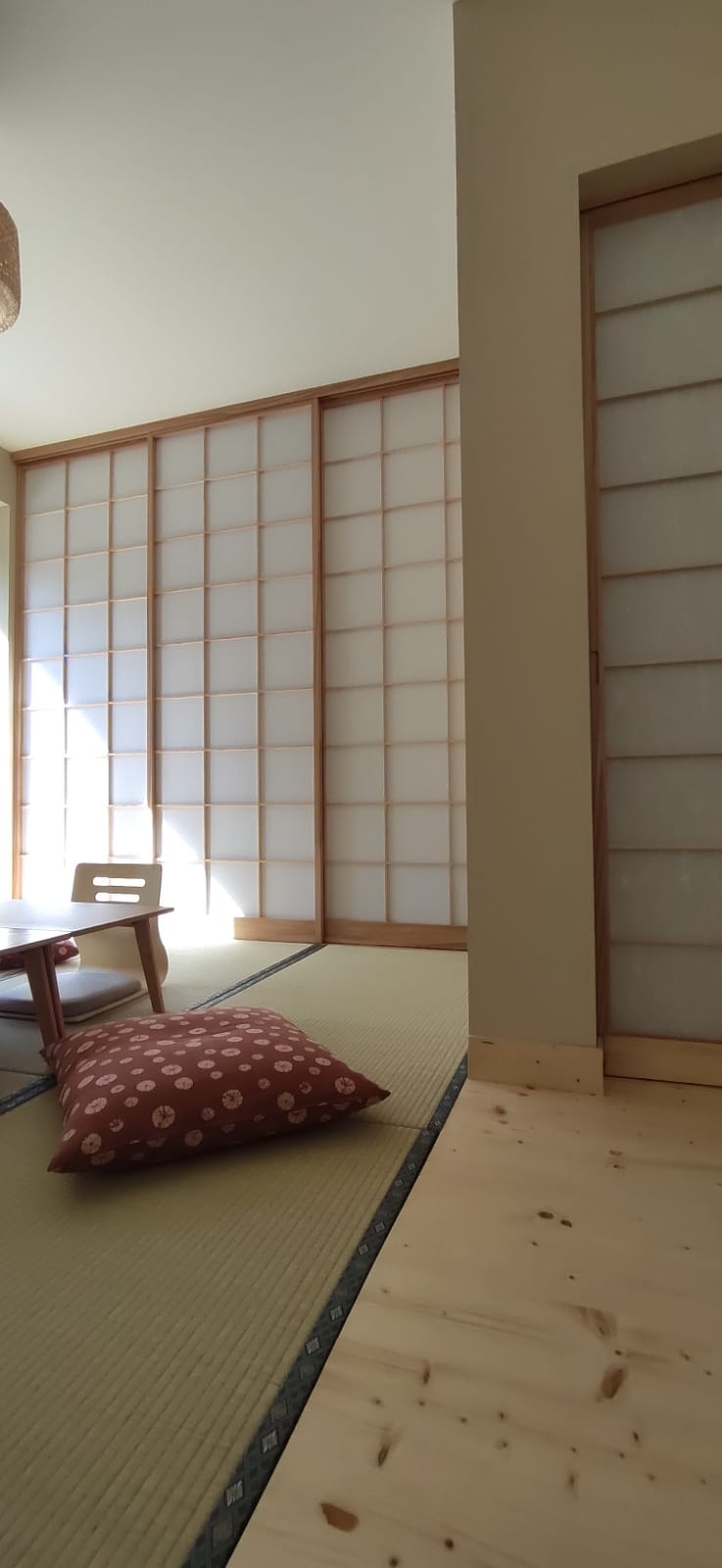 Chambre Hachiko — Immersion japonaise à la Maison Shizen en Dordogne à Alles-sur-Dordogne — vue intérieure