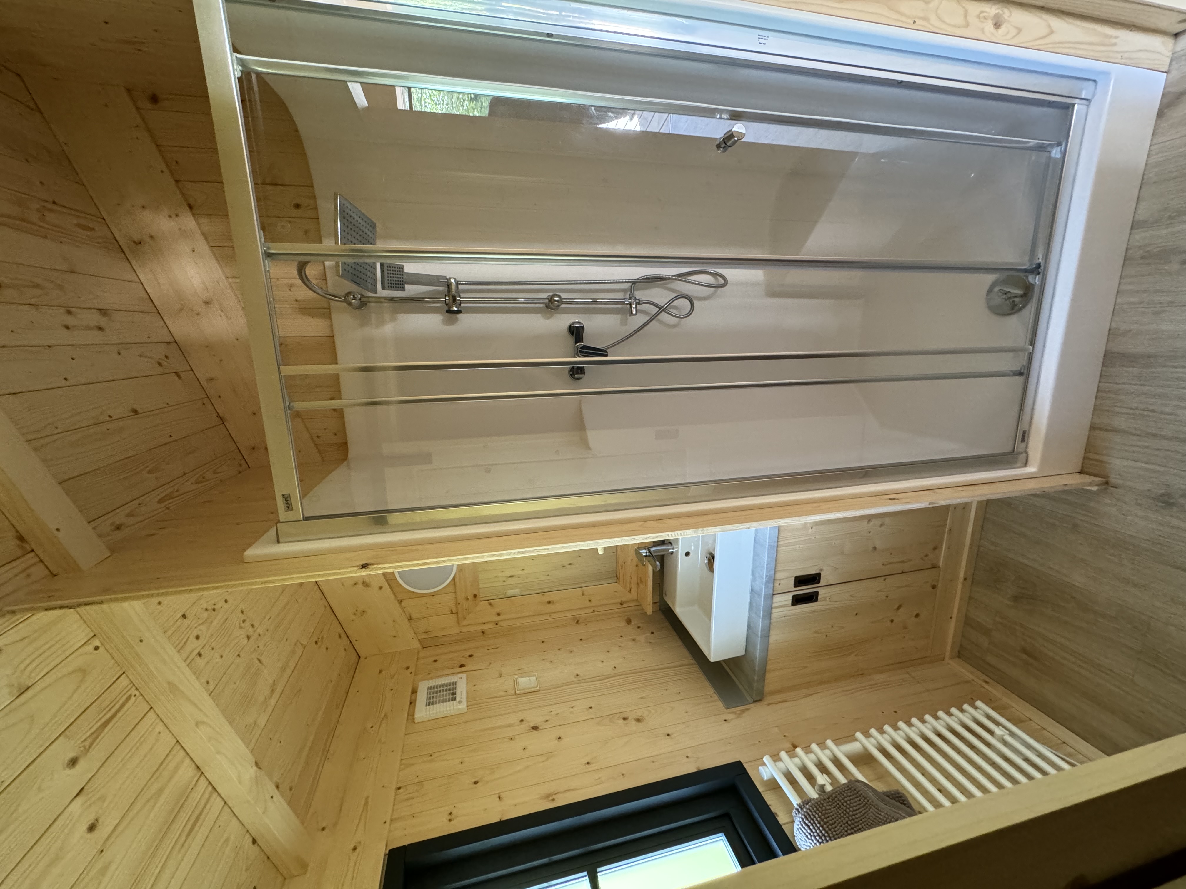 Chalet cosy sur pilotis : une évasion au cœur de la nature à La Motte-Chalancon — chambre
