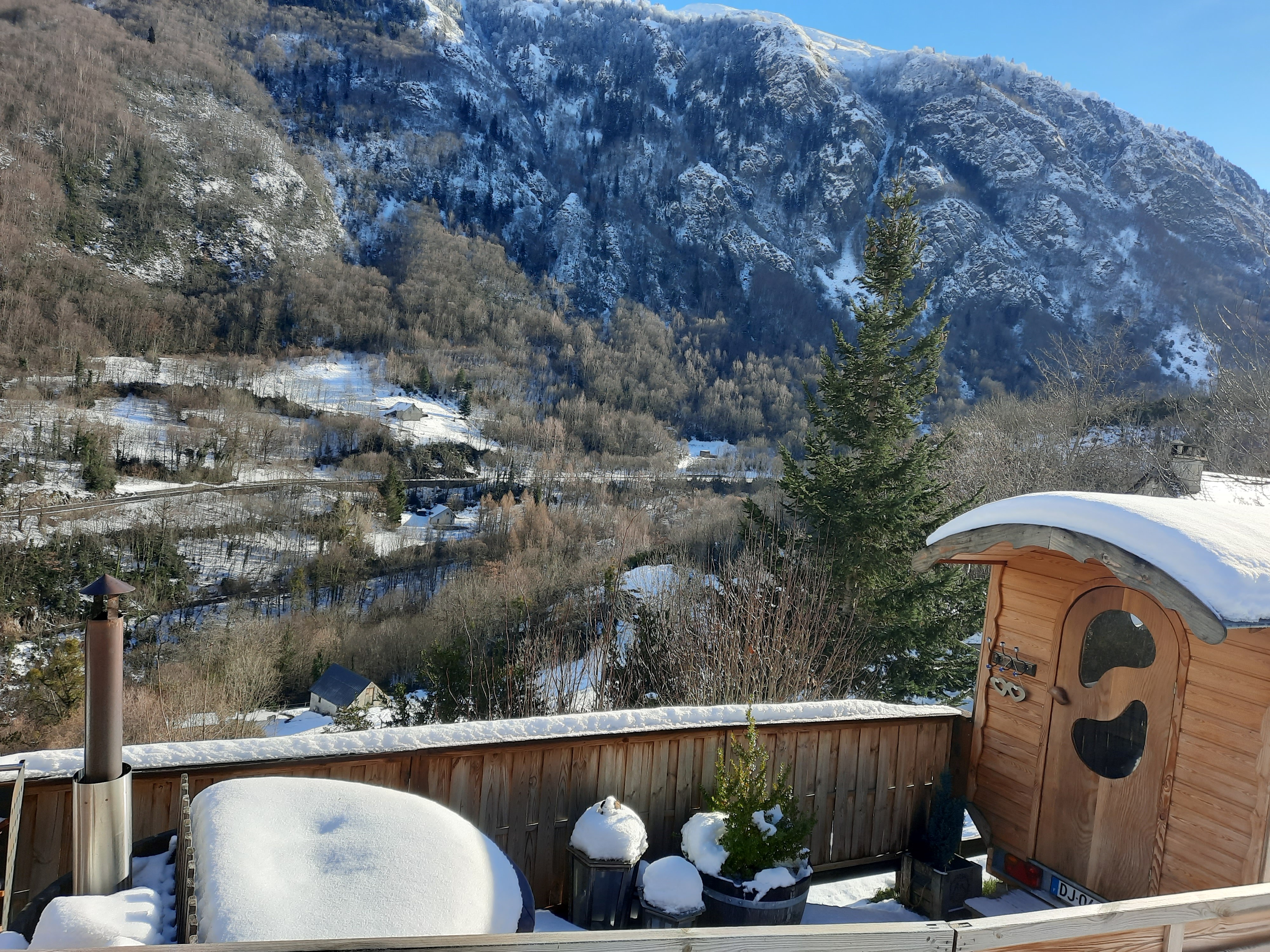 Roulotte Gentiane : une évasion poétique en Midi-Pyrénées à Gavarnie-Gèdre — espace de vie
