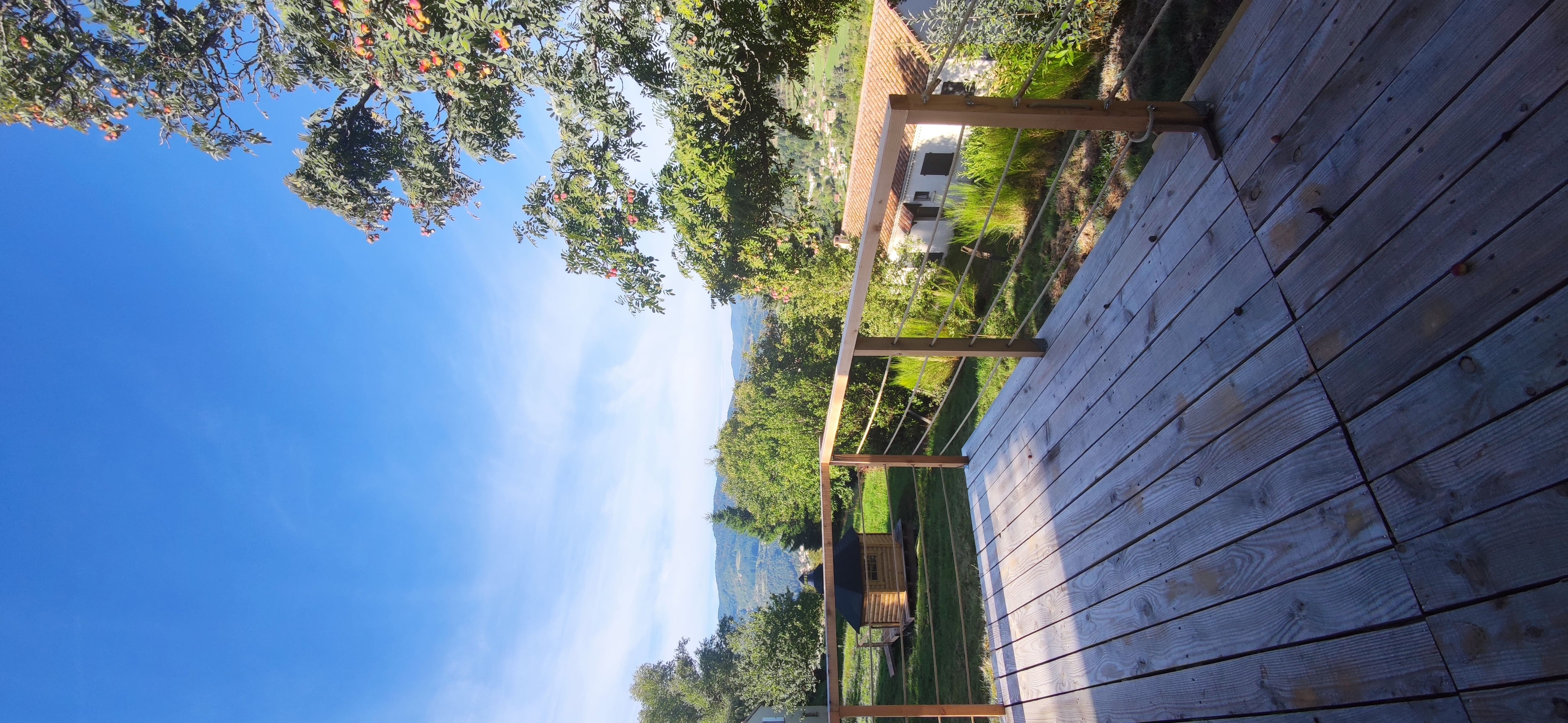 Cabane du Lutin — Cabane sur pilotis avec spa à Ardèche à Aubenas — vue depuis la terrasse