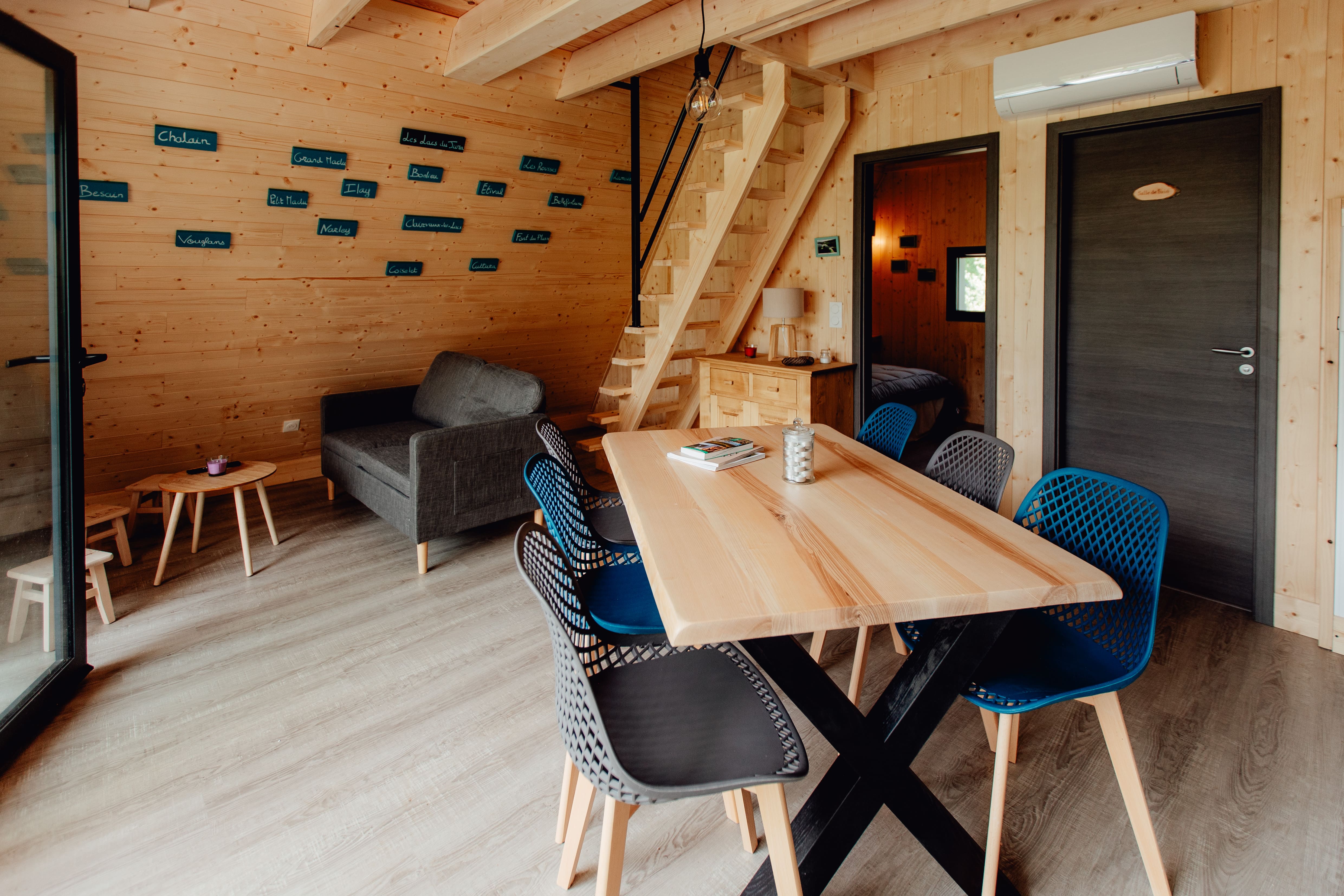 Chalet Lacs : une évasion romantique en Franche-Comté à Coyron — salle de bain