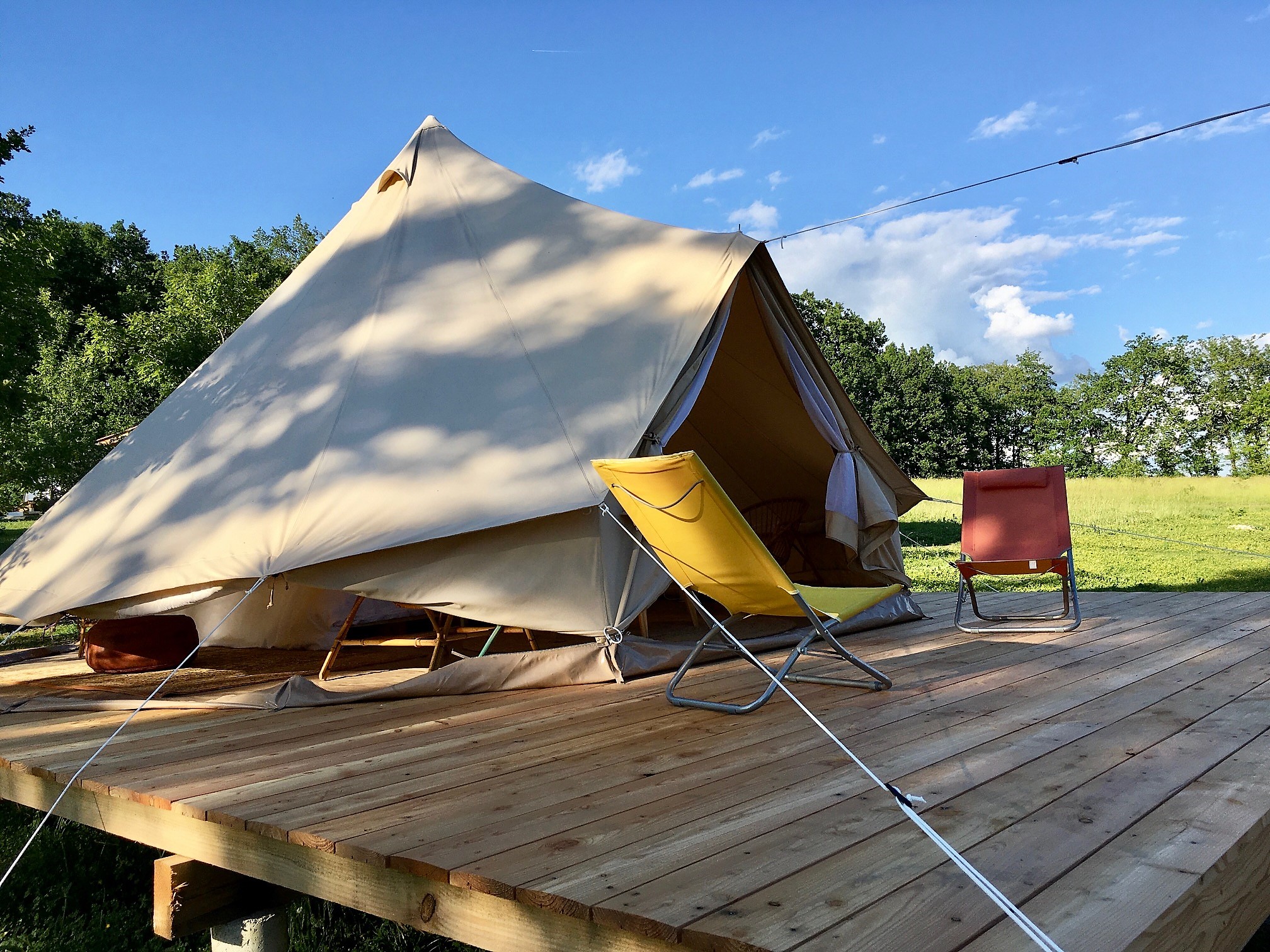 Tente Nomade — Séjour bohème chic avec spa à Charente à Châteauneuf-sur-Charente — vue intérieure