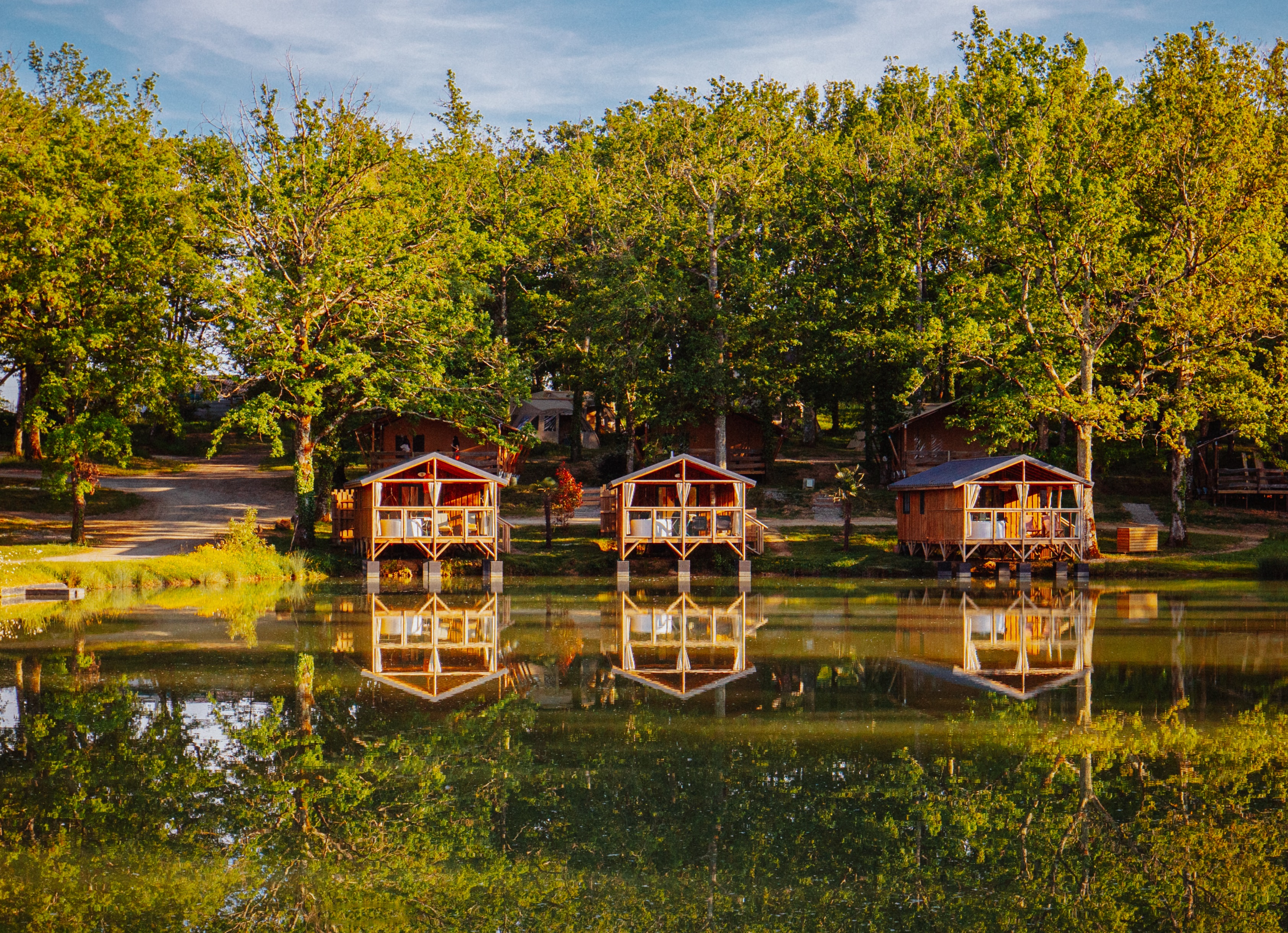 Cabane Chic Lacustre & Spa — Cabane sur pilotis avec spa à Gers