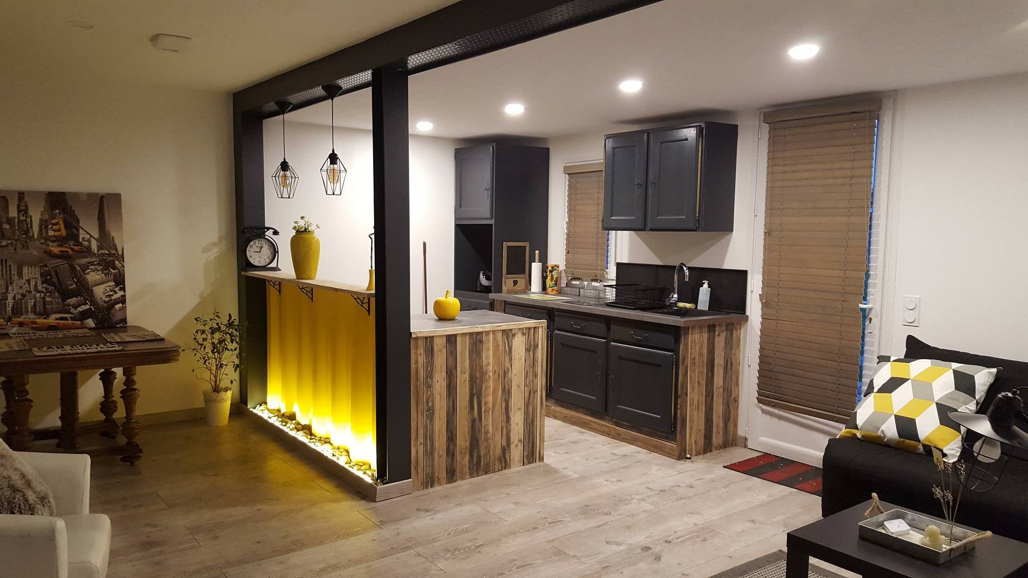 Container Jaune Soleil : une expérience unique en Rhône-Alpes à Châteauneuf Sur Isère — vue depuis la terrasse