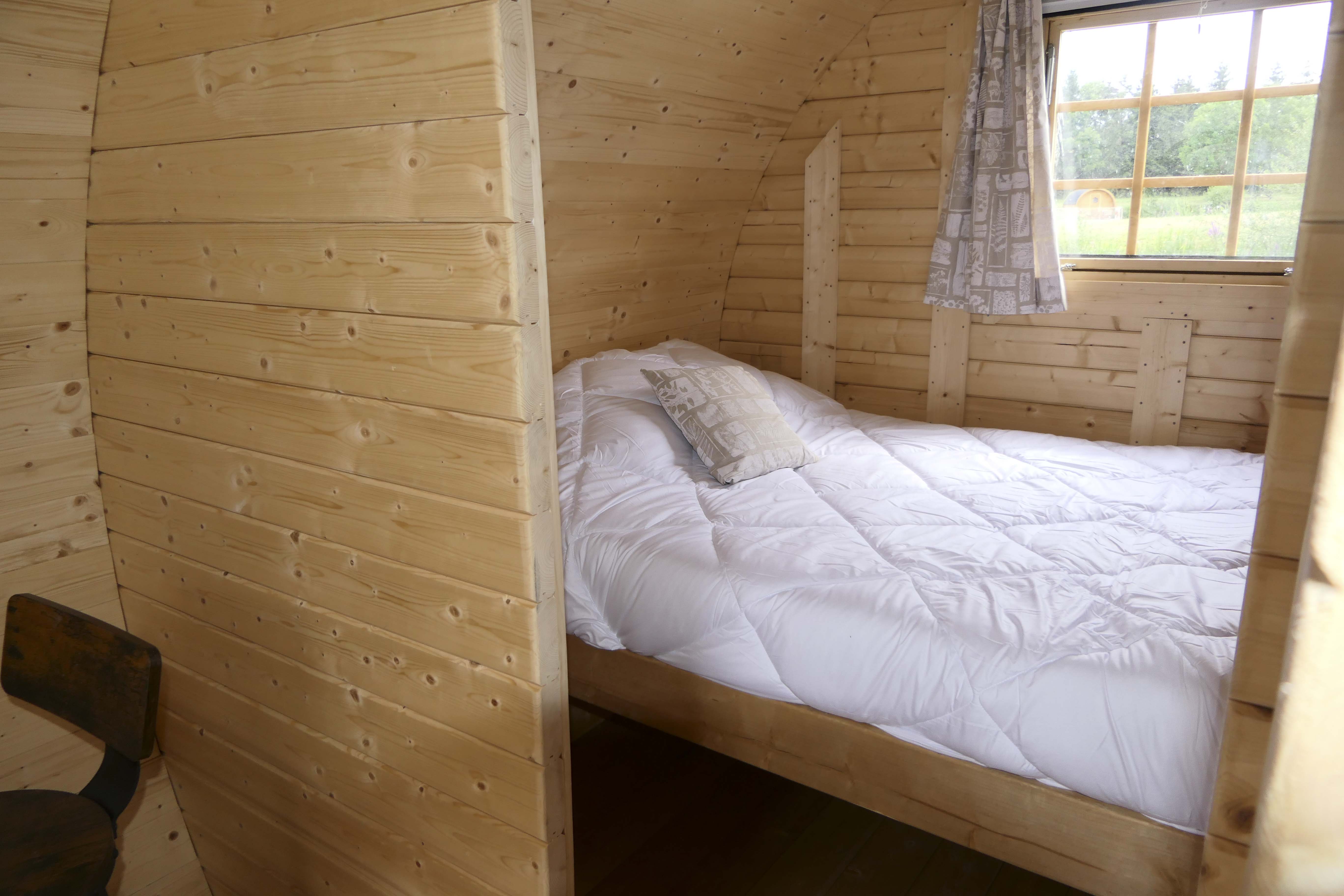 Le Tonneau Millésime : une cabane flottante en Lorraine à Givrauval — vue intérieure