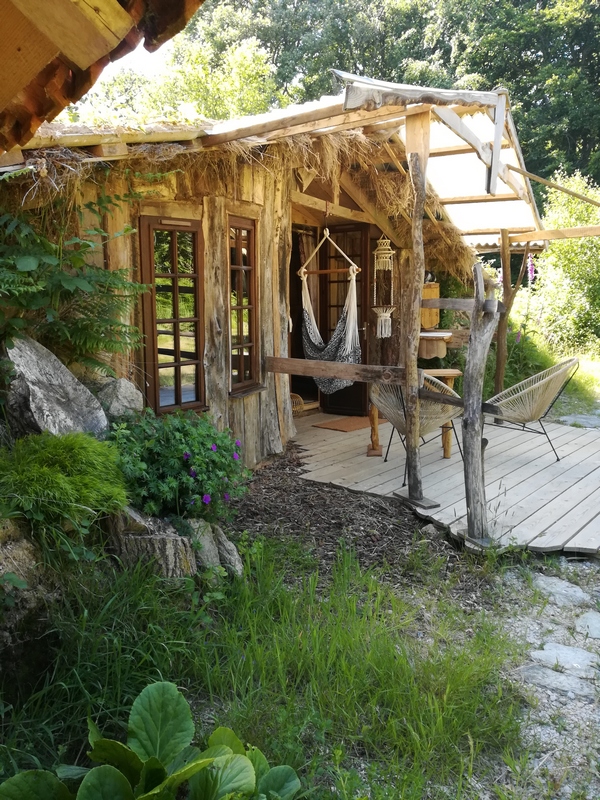 La Tanière de l'Escargot : une cabane végétalisée en pleine nature à Fermanville — environnement naturel