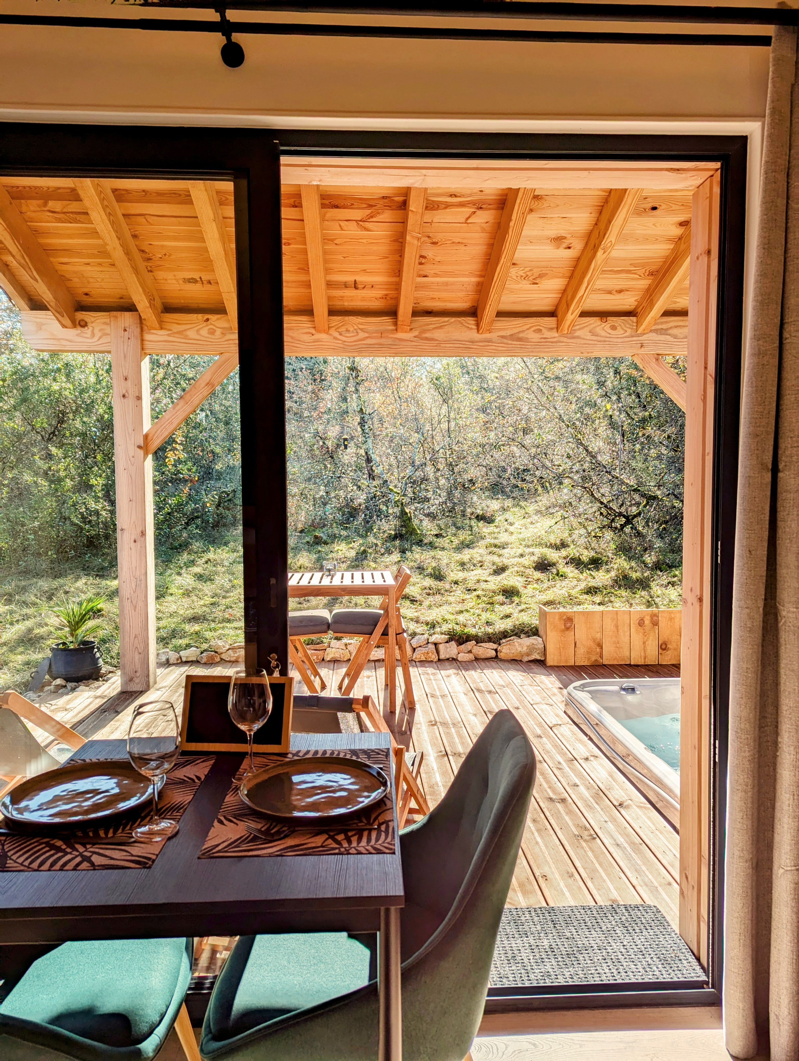 Le Quercus : une cabane avec spa au cœur des Midi-Pyrénées à Mercues — cuisine