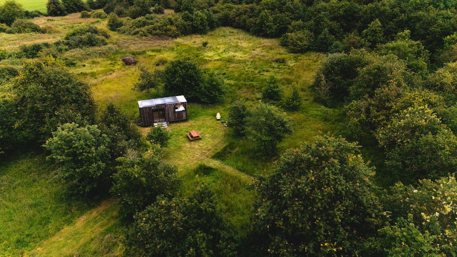 Une escapade enchantée dans une Tiny House moderne