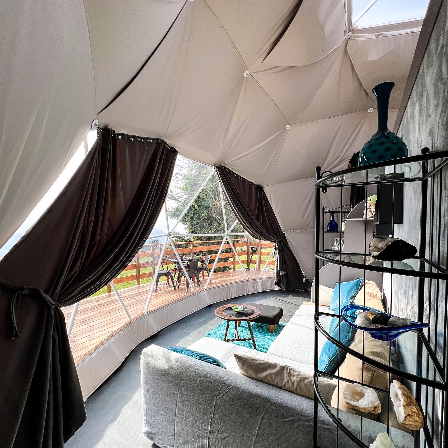 Cocoon et spa privatif — Dôme avec vue panoramique à l'Isère à Saint-Quentin-sur-Isère — environnement naturel