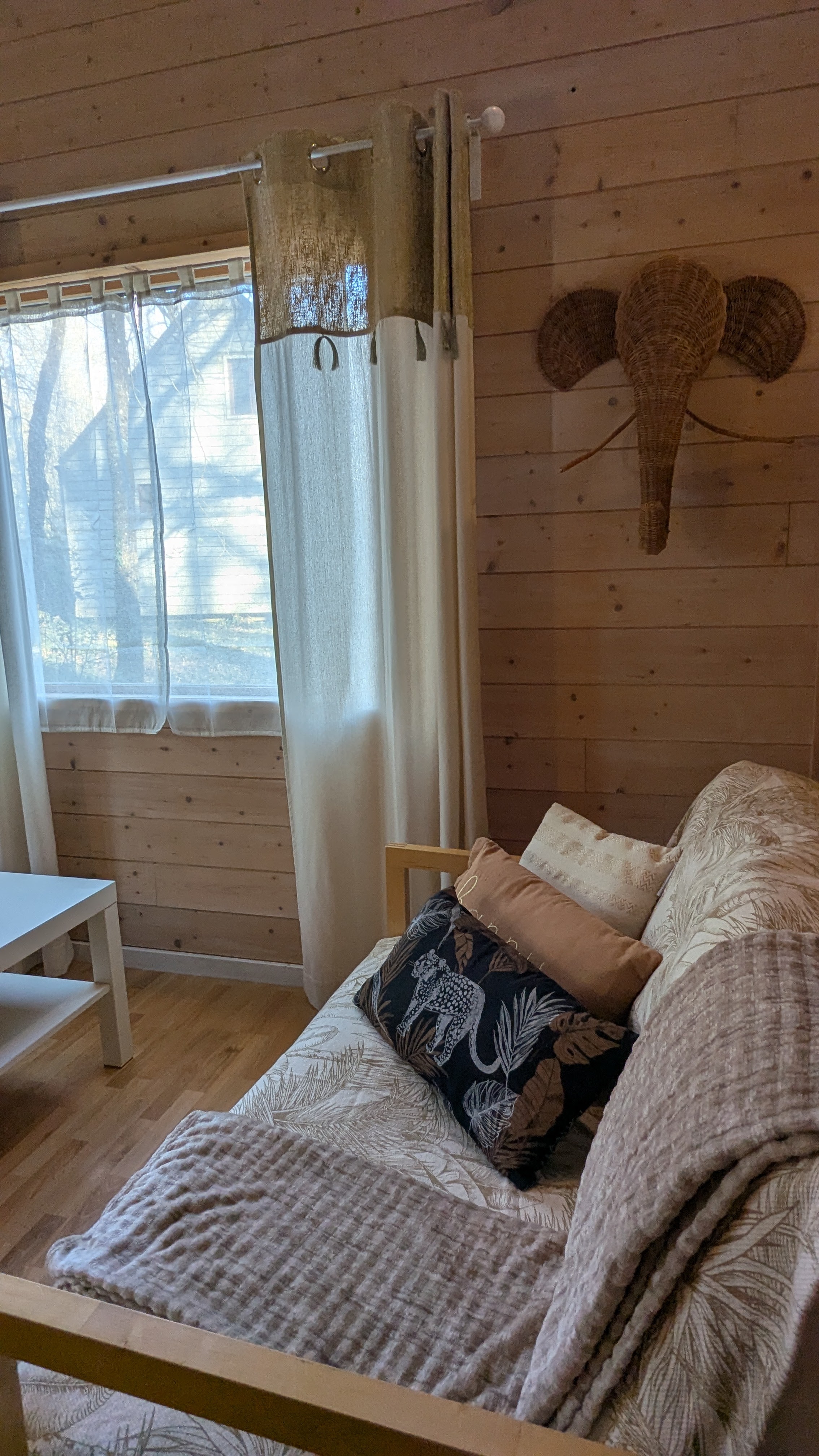 Chalet Vital : une évasion romantique avec spa privatif à Biron — chambre