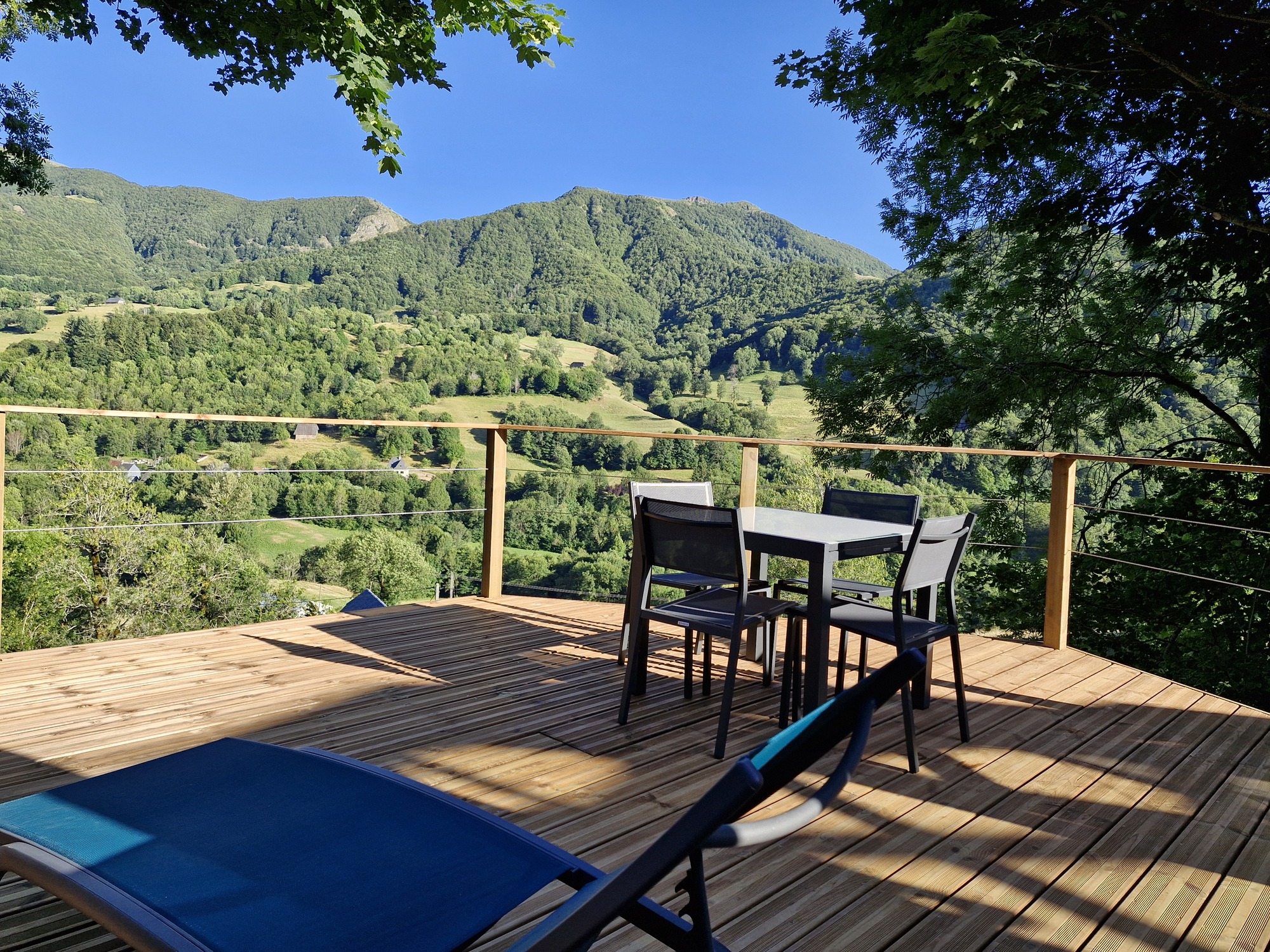 Bulle de Printemps & Spa — Dôme avec jacuzzi à 950m d'altitude dans le Cantal à Aurillac — chambre