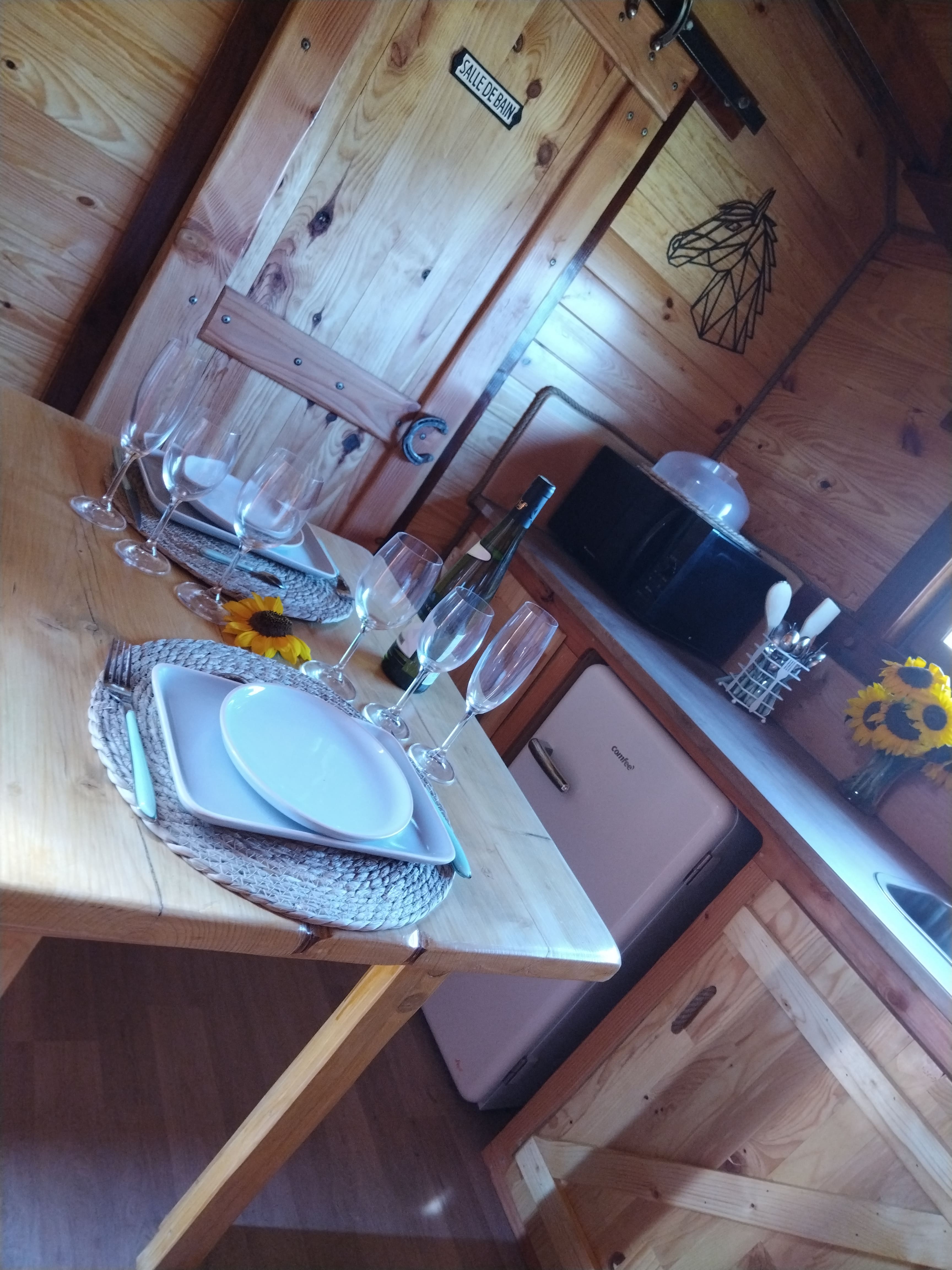La petite Bicolia & Spa : une cabane en pleine nature à Romain Sur Meuse — cuisine