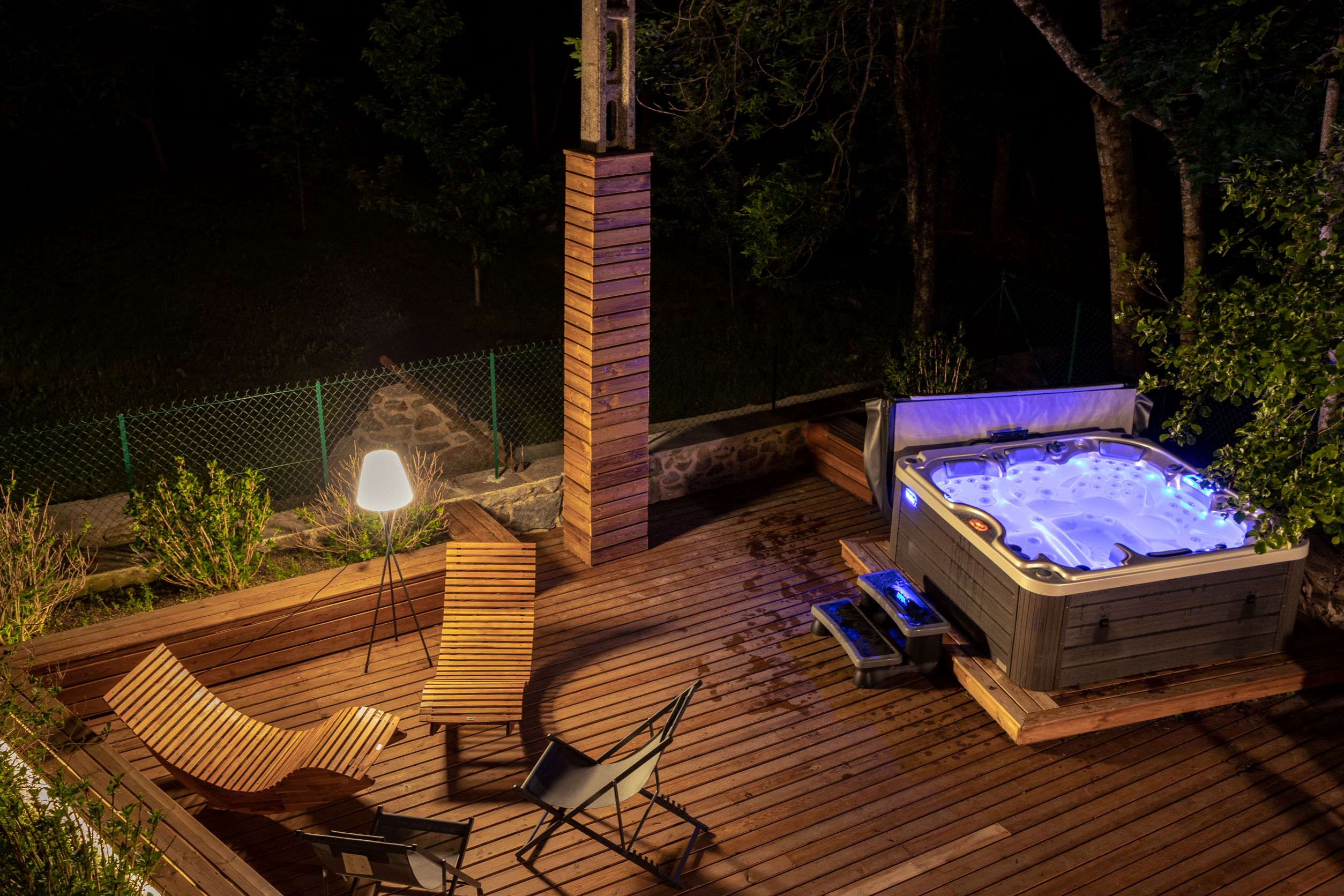 La Chapelle-Moulin & SPA — Nuit romantique dans une cascade à Loire à Bourg-Argental — chambre