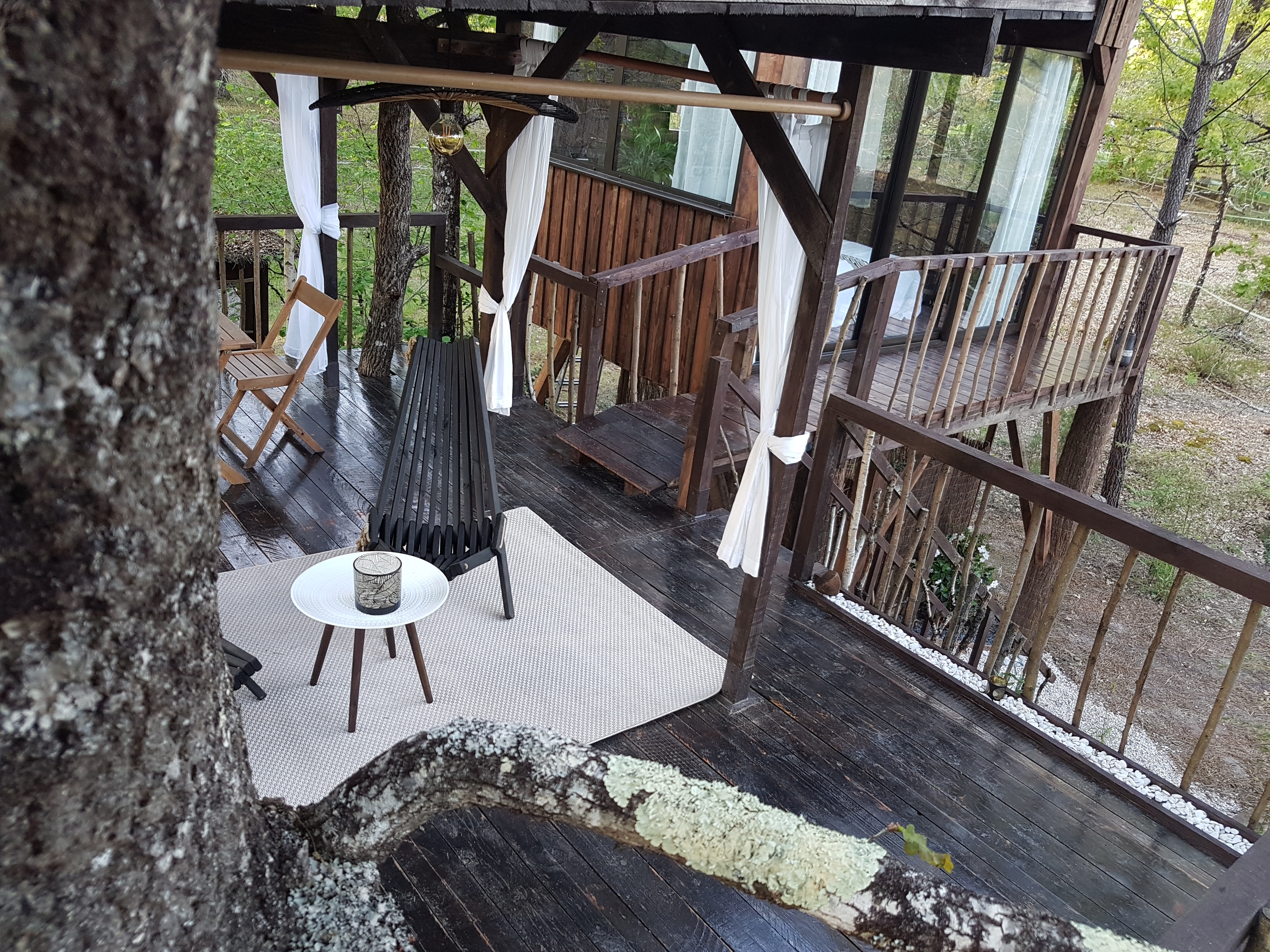 Cabane Réminiscence et Spa : une évasion dans les arbres à Origne — vue depuis la terrasse