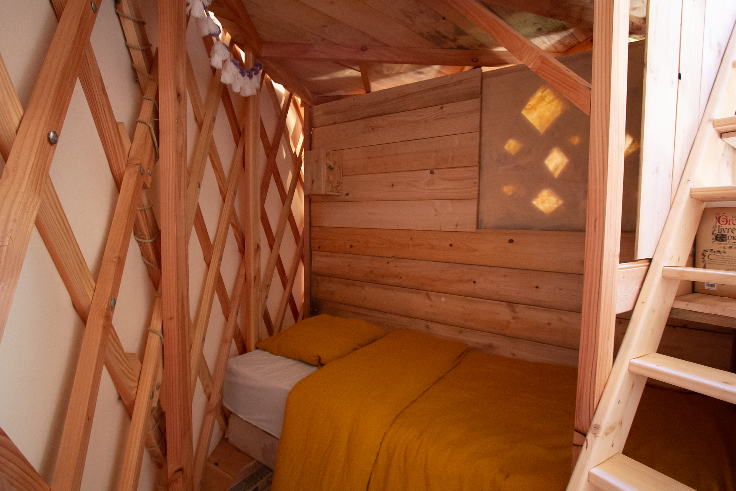 La Main Sauvage — Yourte moderne avec spa en Corrèze à Brive-la-Gaillarde — cuisine