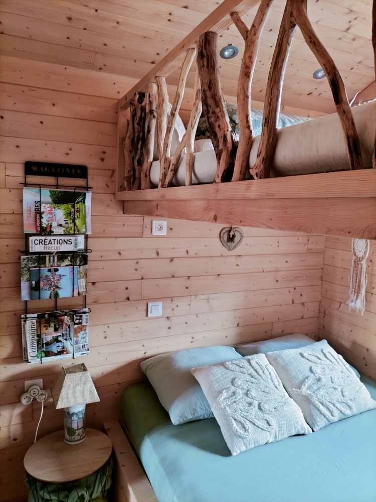 La Roulotte de Jane — Séjour insolite avec spa au cœur du Perche à Chartres — détail architectural