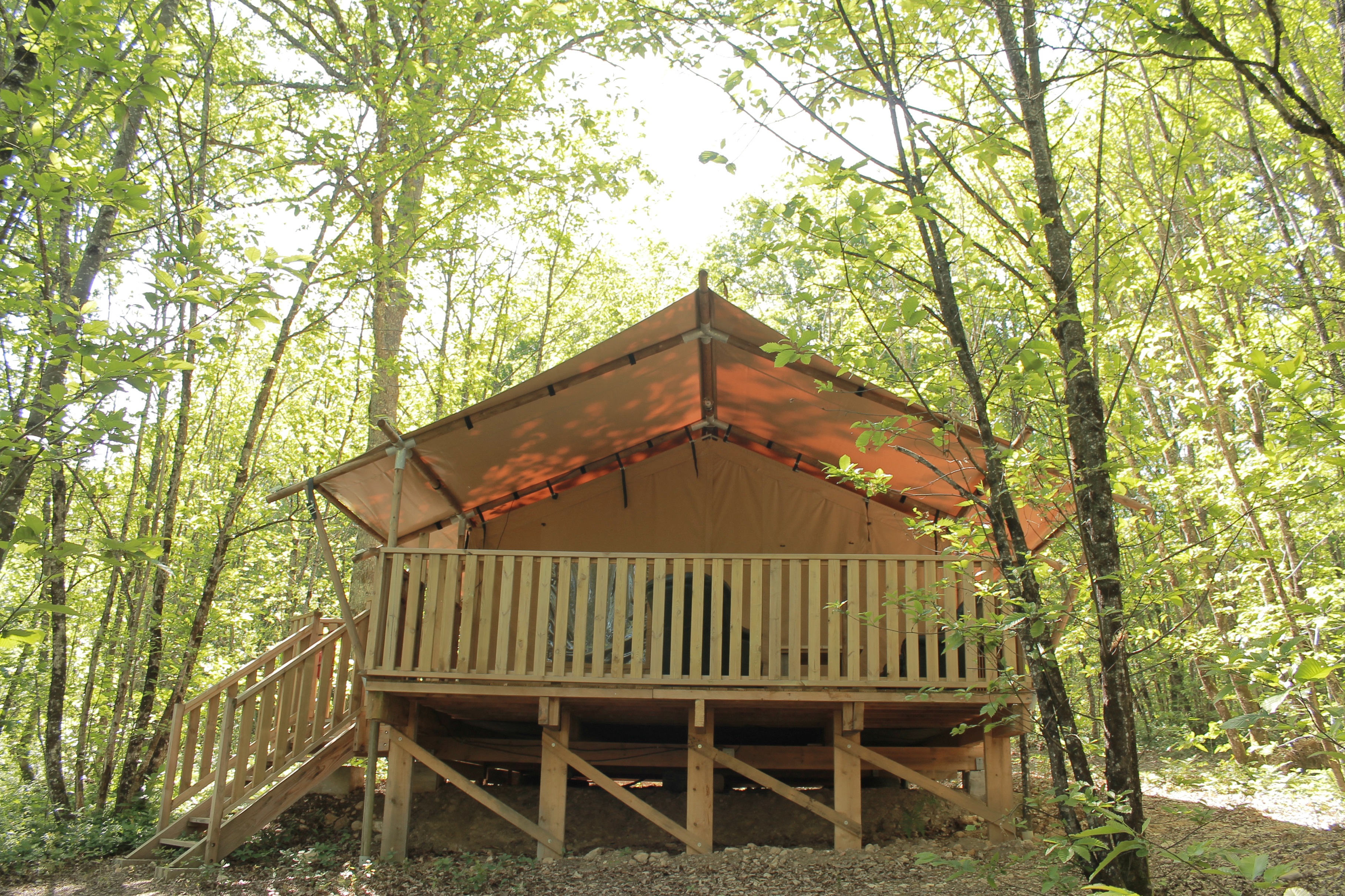 Tente Lodge Forestière — Séjour glamping à 8m en Dordogne à Alles-sur-Dordogne — vue intérieure