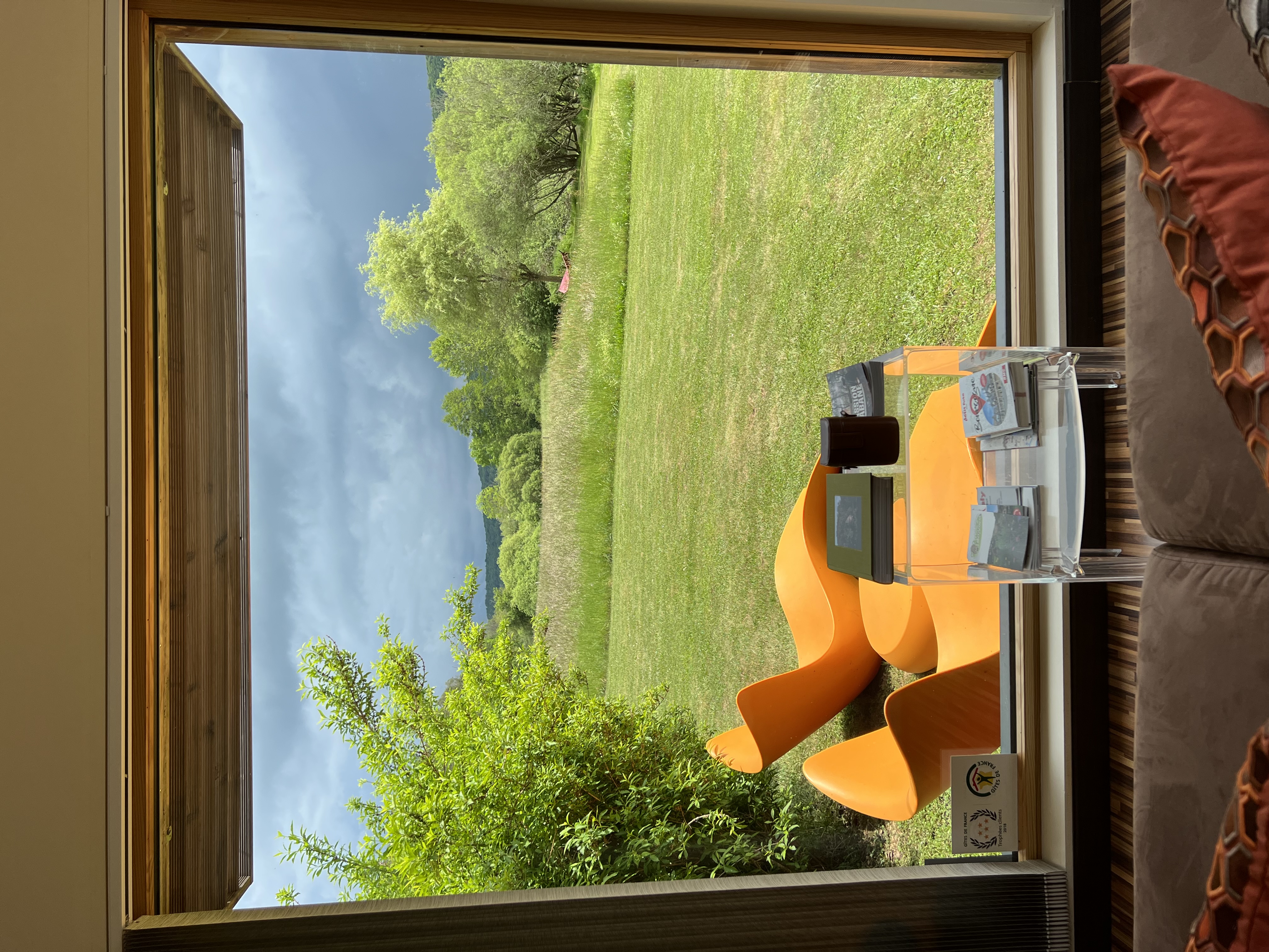 Cabane sur pilotis avec bain nordique en Bourgogne à Frénois — chambre