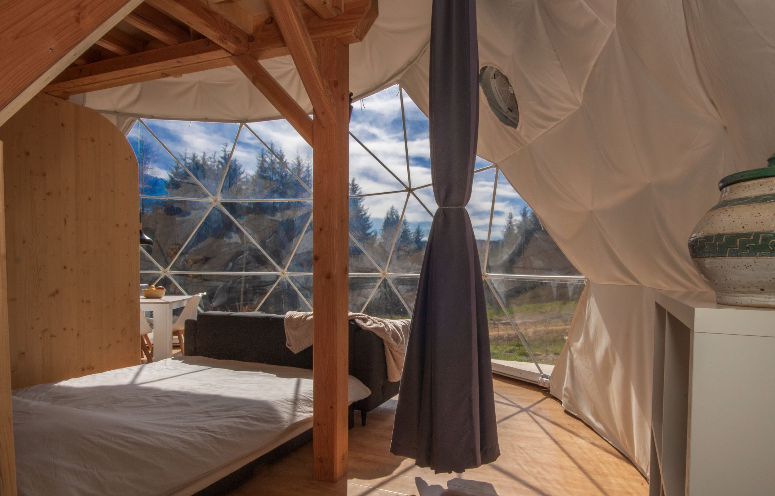 Dôme en Auvergne : une immersion au cœur de la nature à Châtel-Montagne — cuisine