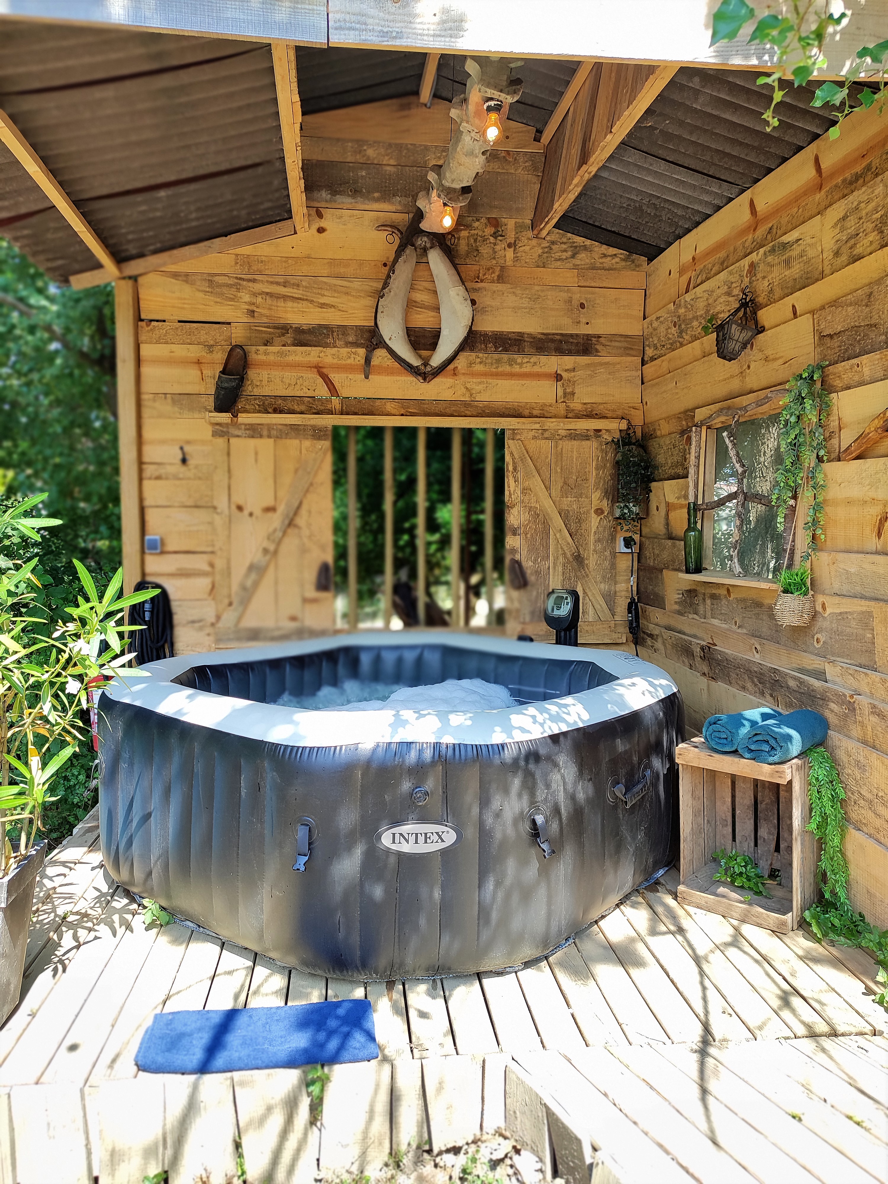 Le Campement Sous les Pins : une expérience immersive en pleine nature à Saulce-Sur-Rhône — chambre