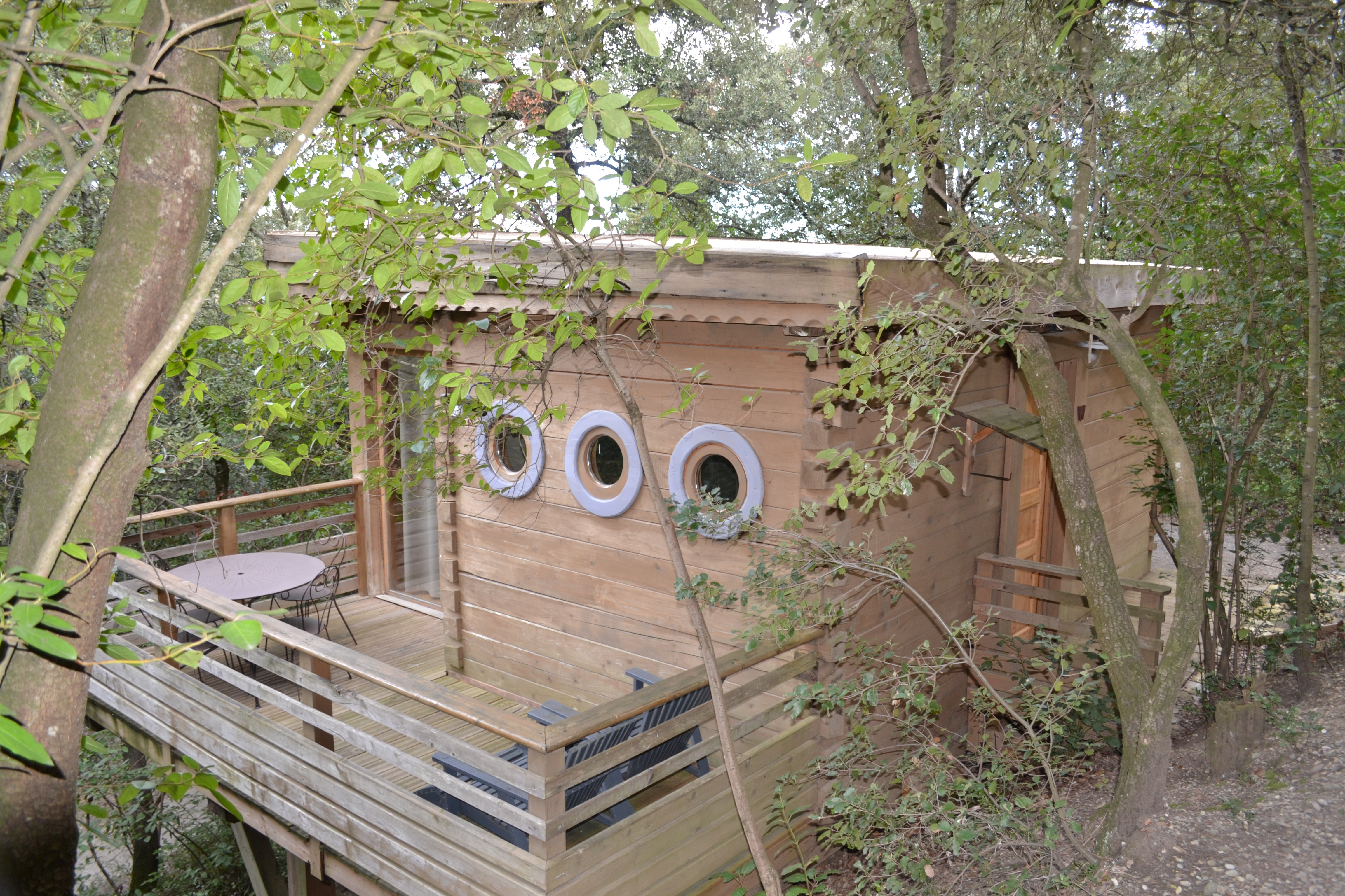 Cabane Fuste : une expérience suspendue en Languedoc-Roussillon à Villalier — vue intérieure