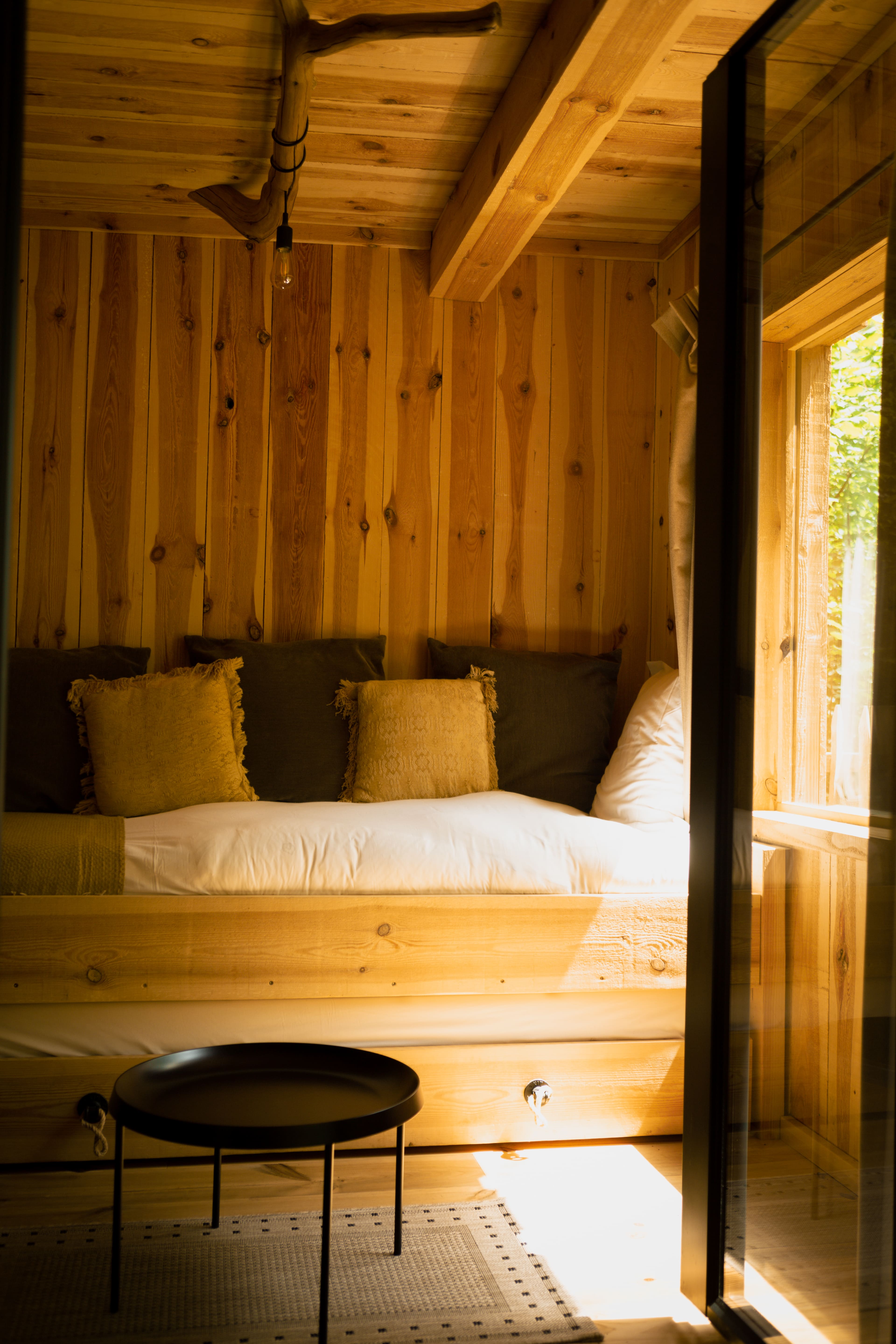 Évasion sensorielle dans la Cabane Spa Ecrin de Jade à St-Léger-Aux-Bois — cuisine
