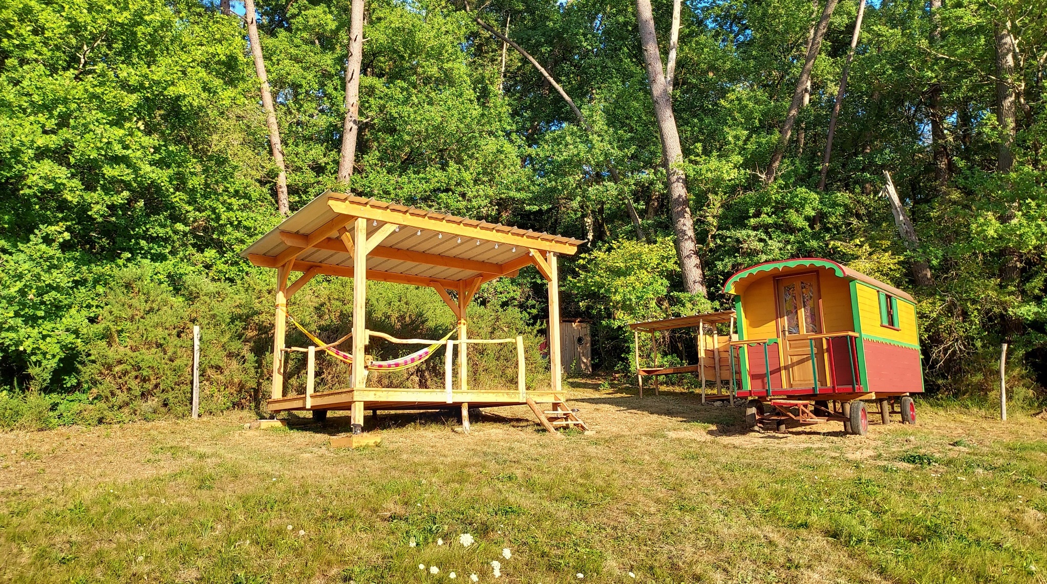 La roulotte du bonheur — Roulotte avec vue panoramique à Dordogne