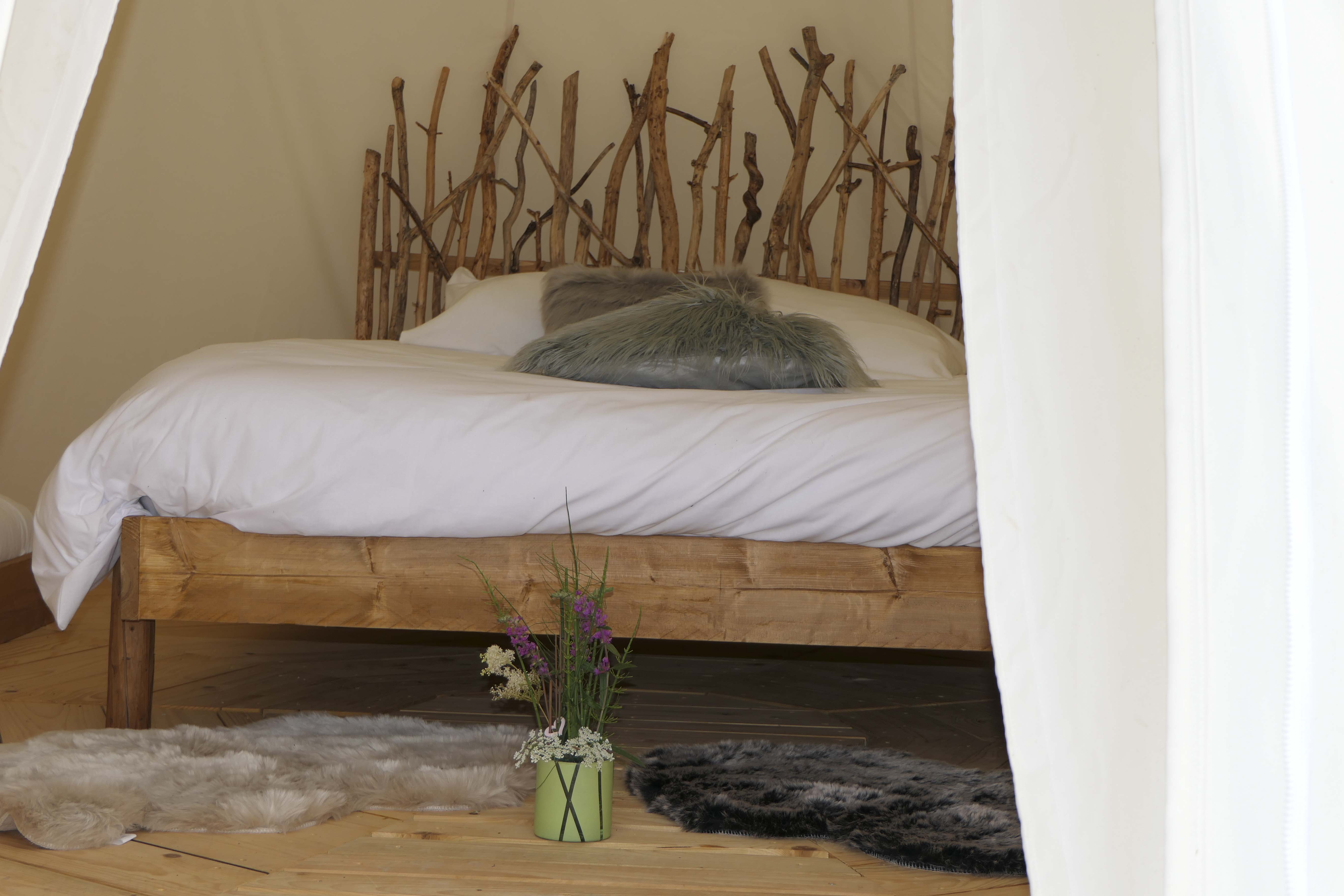 Le Tipi Vue sur Étang : une immersion en pleine nature à Givrauval — vue depuis la terrasse
