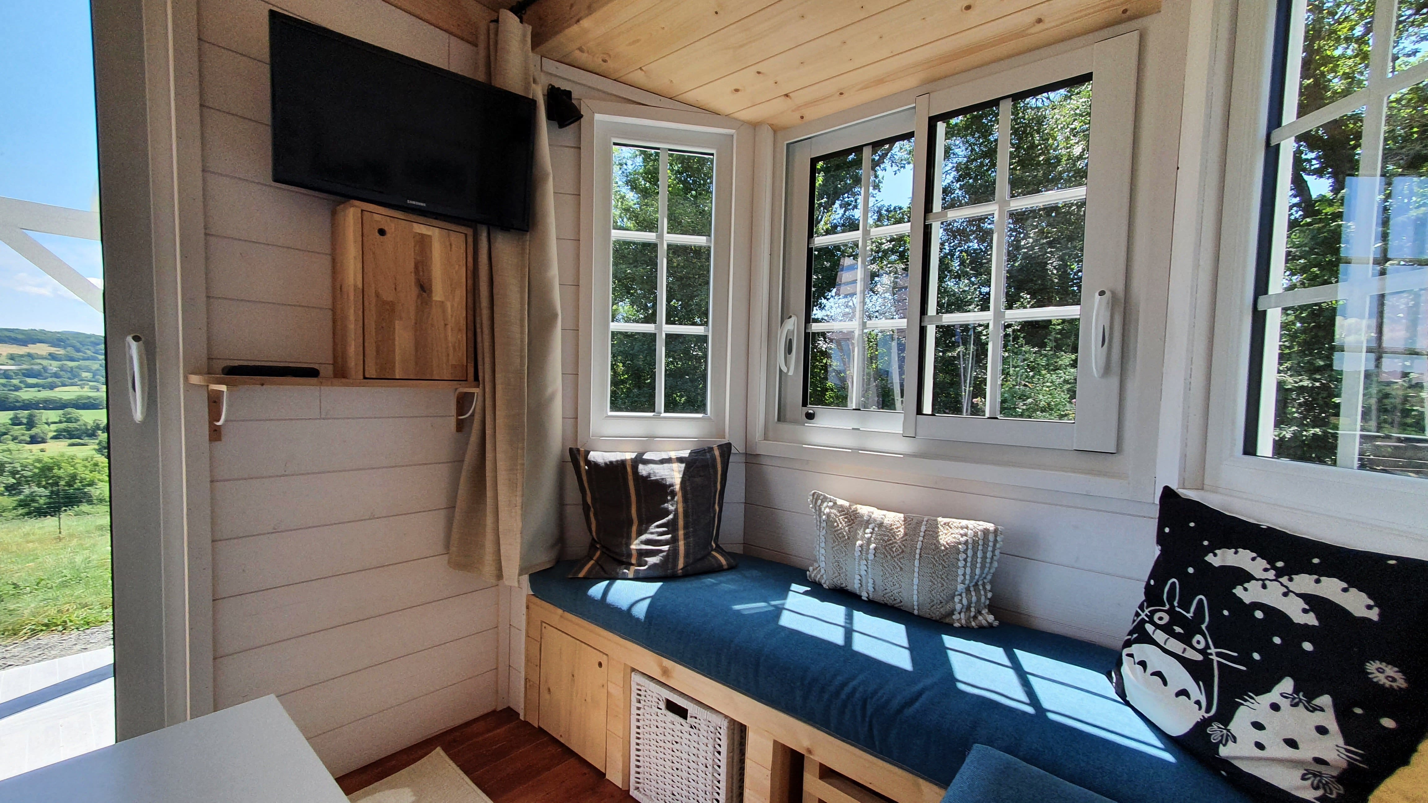 La Maison de Meï & Spa : une tiny house au cœur de l'Auvergne à Saint Pierre Roche — chambre