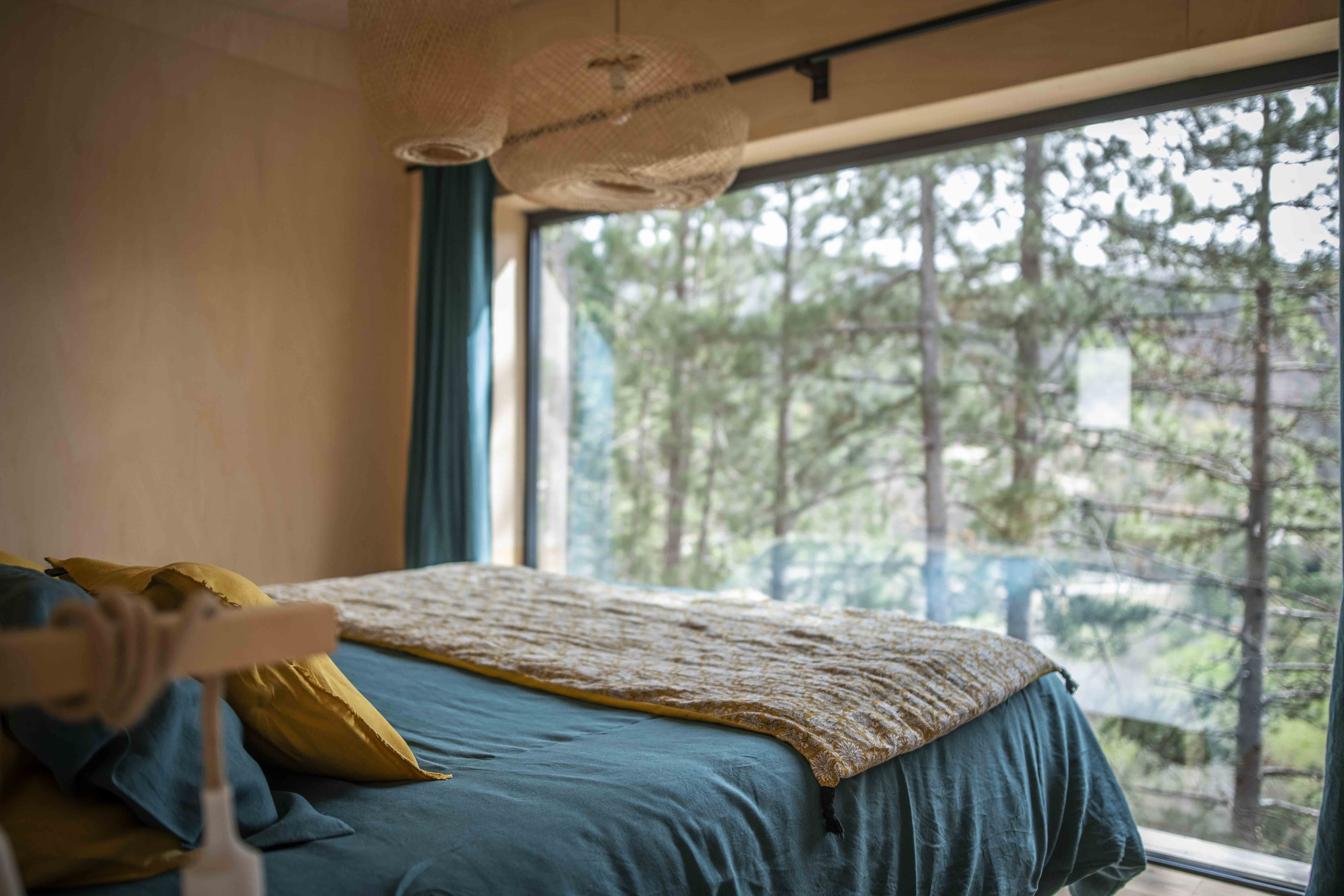 Cabane La Parenthèse — Nuit avec spa privatif à Dieulefit (Drôme) à Dieulefit — espace de vie
