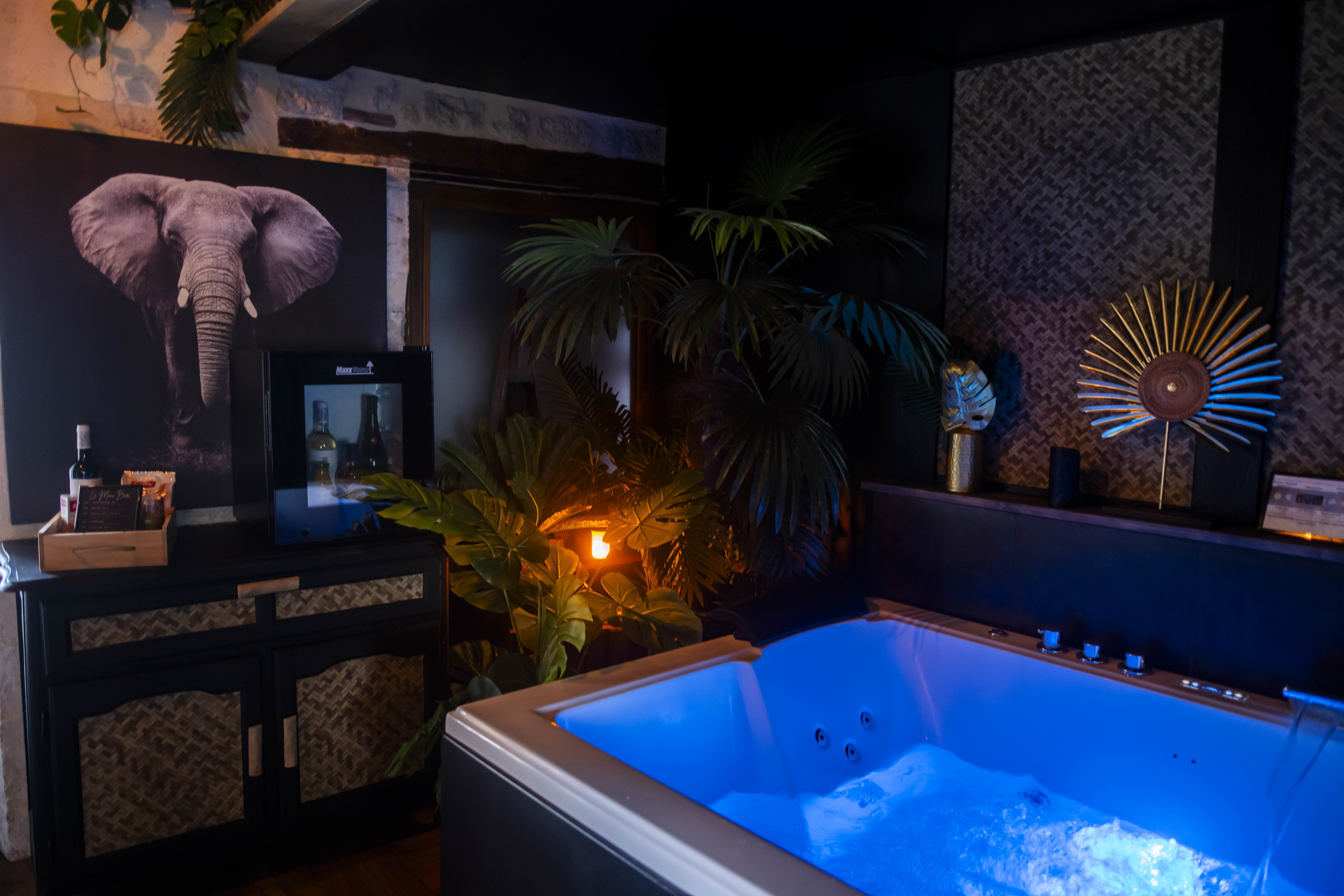 Le Crépuscule & Spa : une évasion sensorielle en Midi-Pyrénées à Montpezat De Quercy — chambre