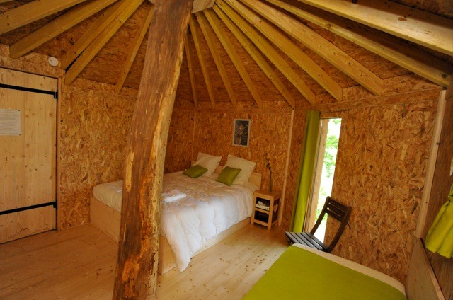Cabane du Haut : une immersion dans les arbres en Rhône-Alpes à Quincié En Beaujolais — cuisine