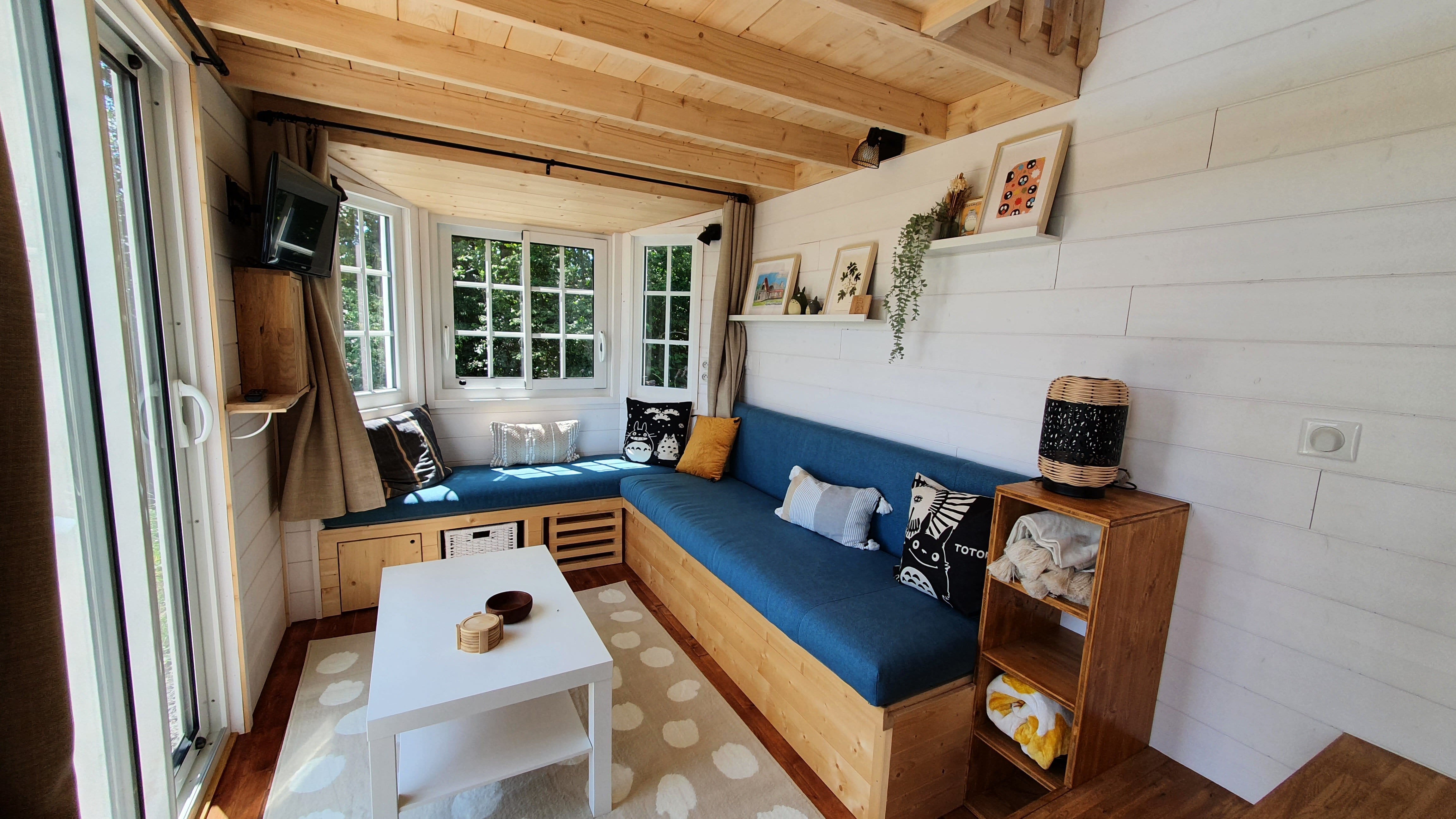 La Maison de Meï & Spa : une tiny house au cœur de l'Auvergne à Saint Pierre Roche — espace de vie