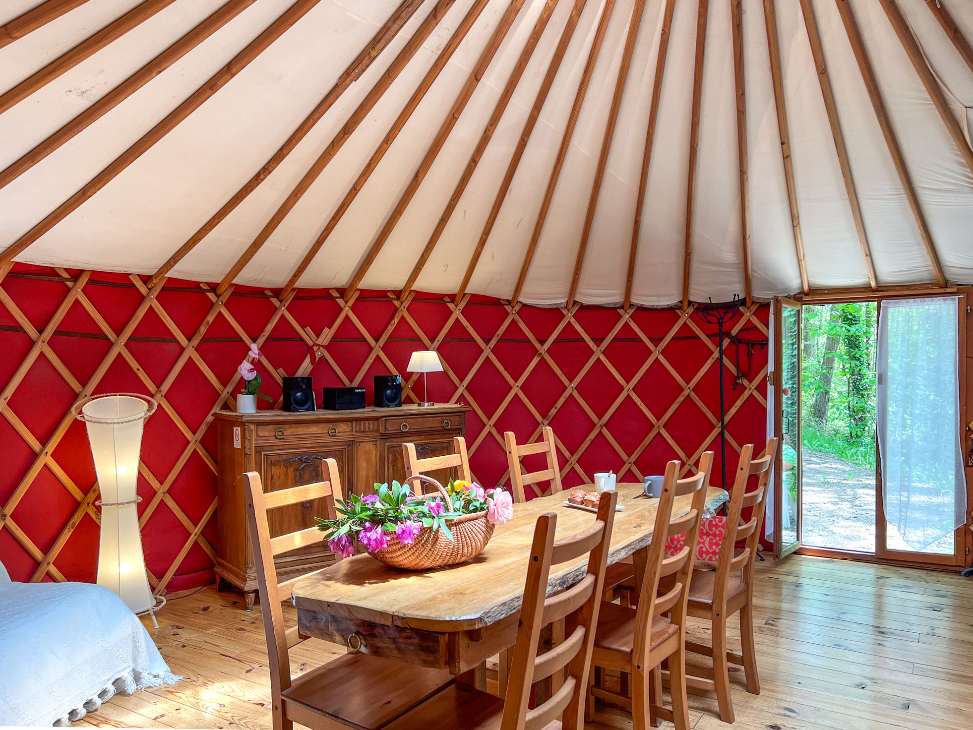 La Yourte Passionata : une immersion au cœur de l'Auvergne à Vitrac — vue depuis la terrasse