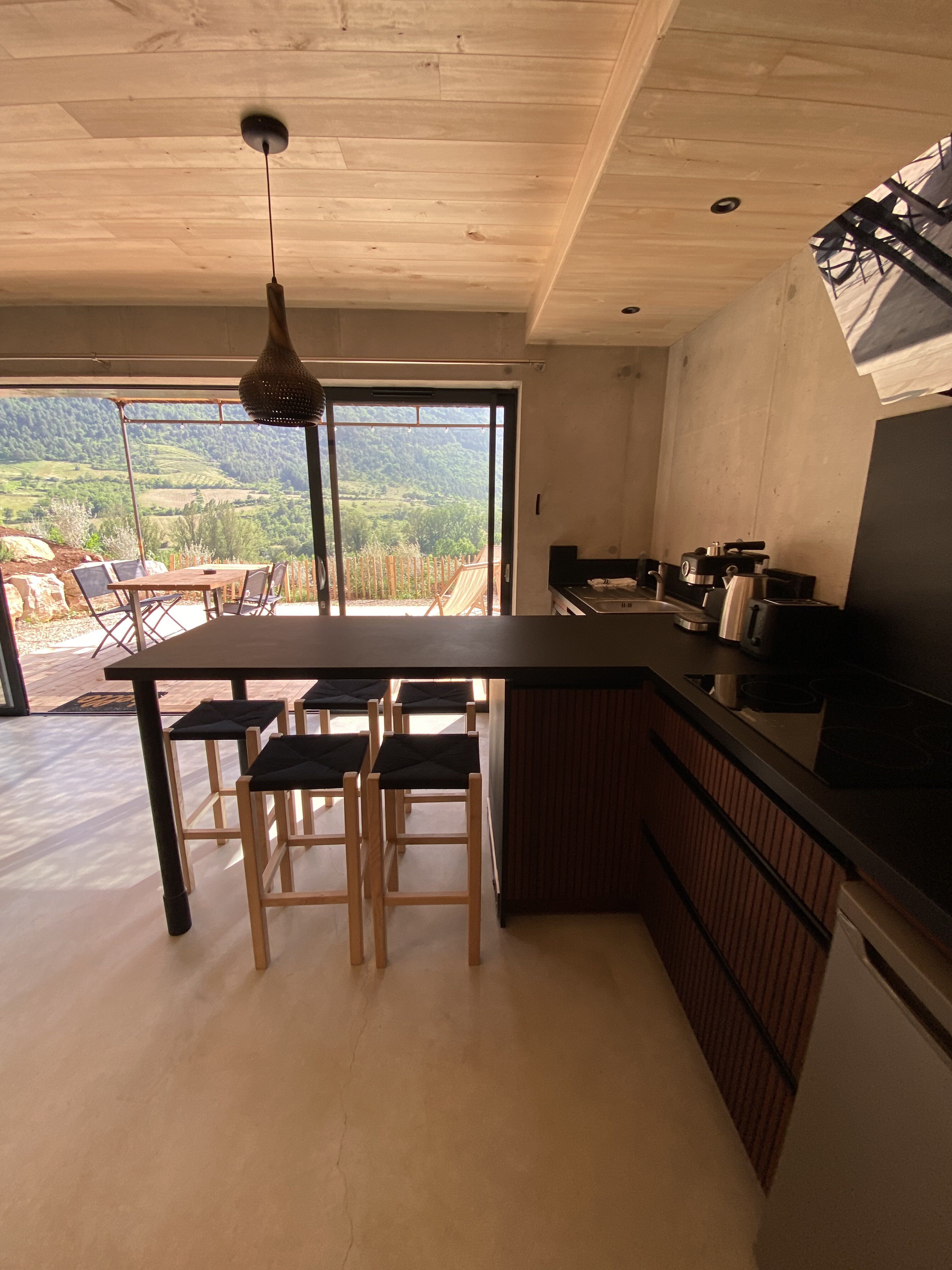 L'échappée des causses — Maison troglodyte avec spa à Aveyron à Saint-Jean-du-Bruel — environnement naturel