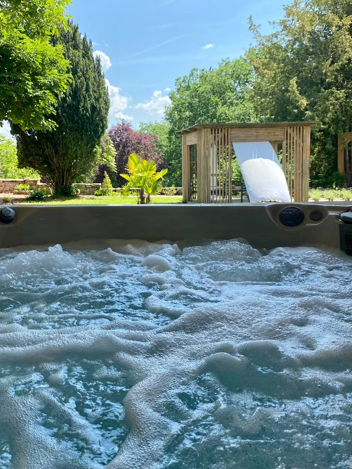 Suite Lazurite — Maison d’hôtes avec spa à Gramat dans le Lot à Gramat — détail architectural