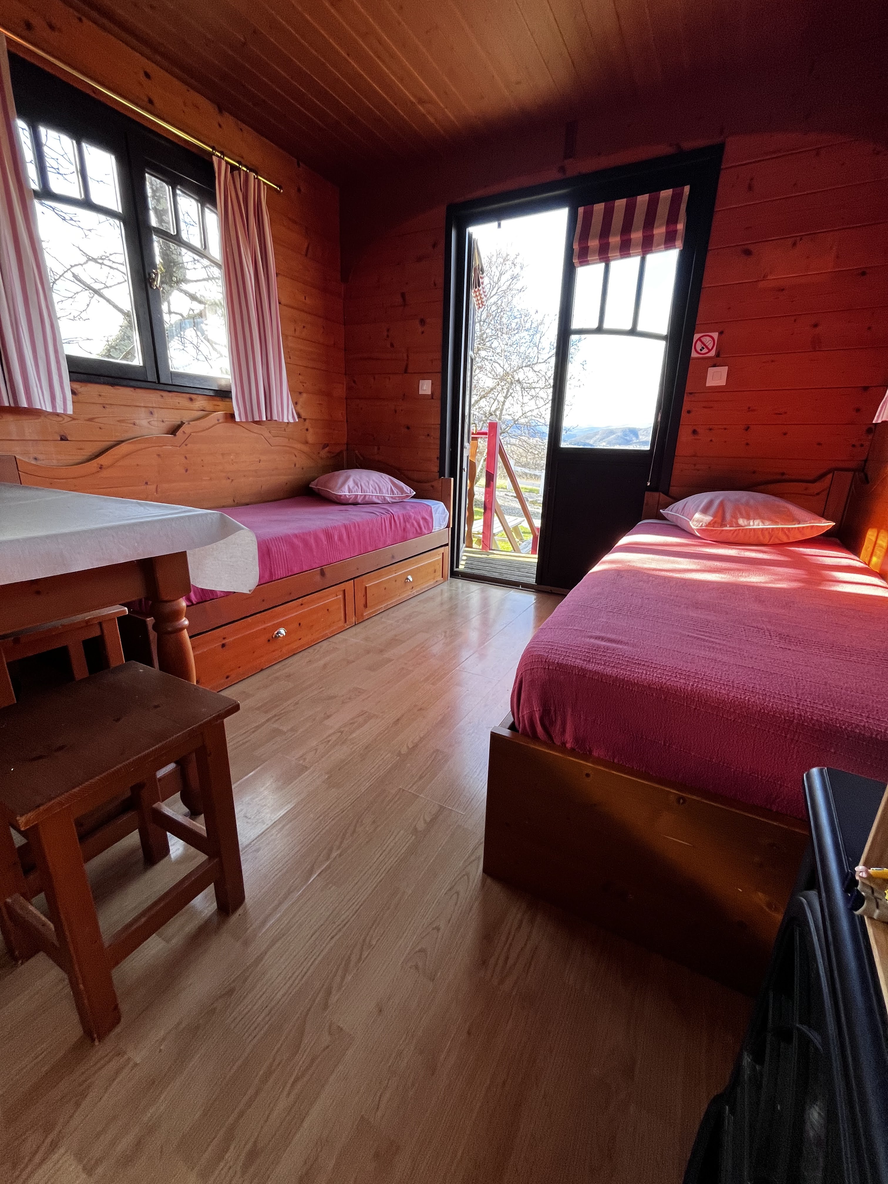 La caravane bohème — Roulotte avec spa à Ardèche à Le Teil — vue intérieure