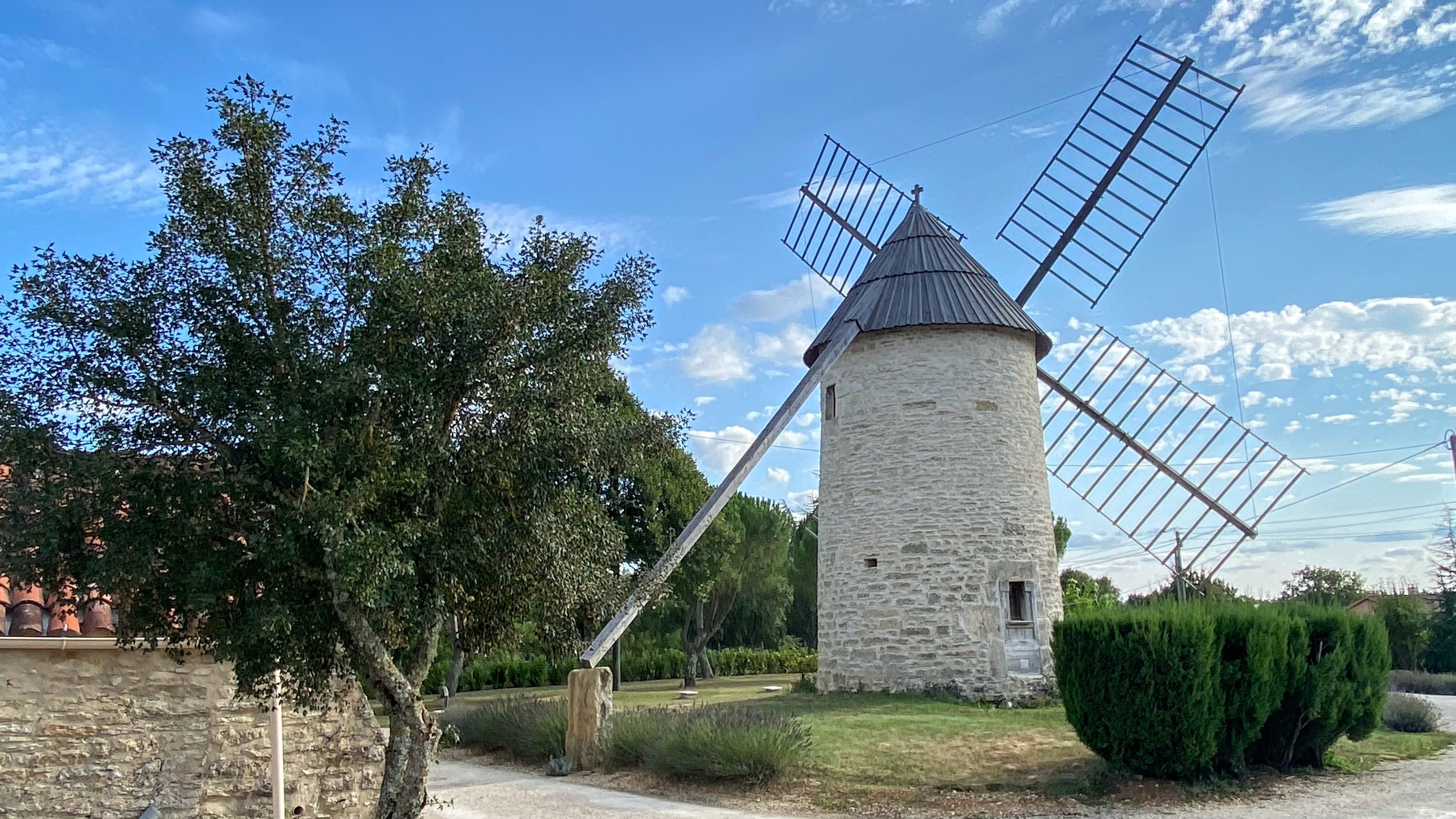 Le moulin de Brunard — Moulin avec jacuzzi à Lot à Aujols — vue intérieure