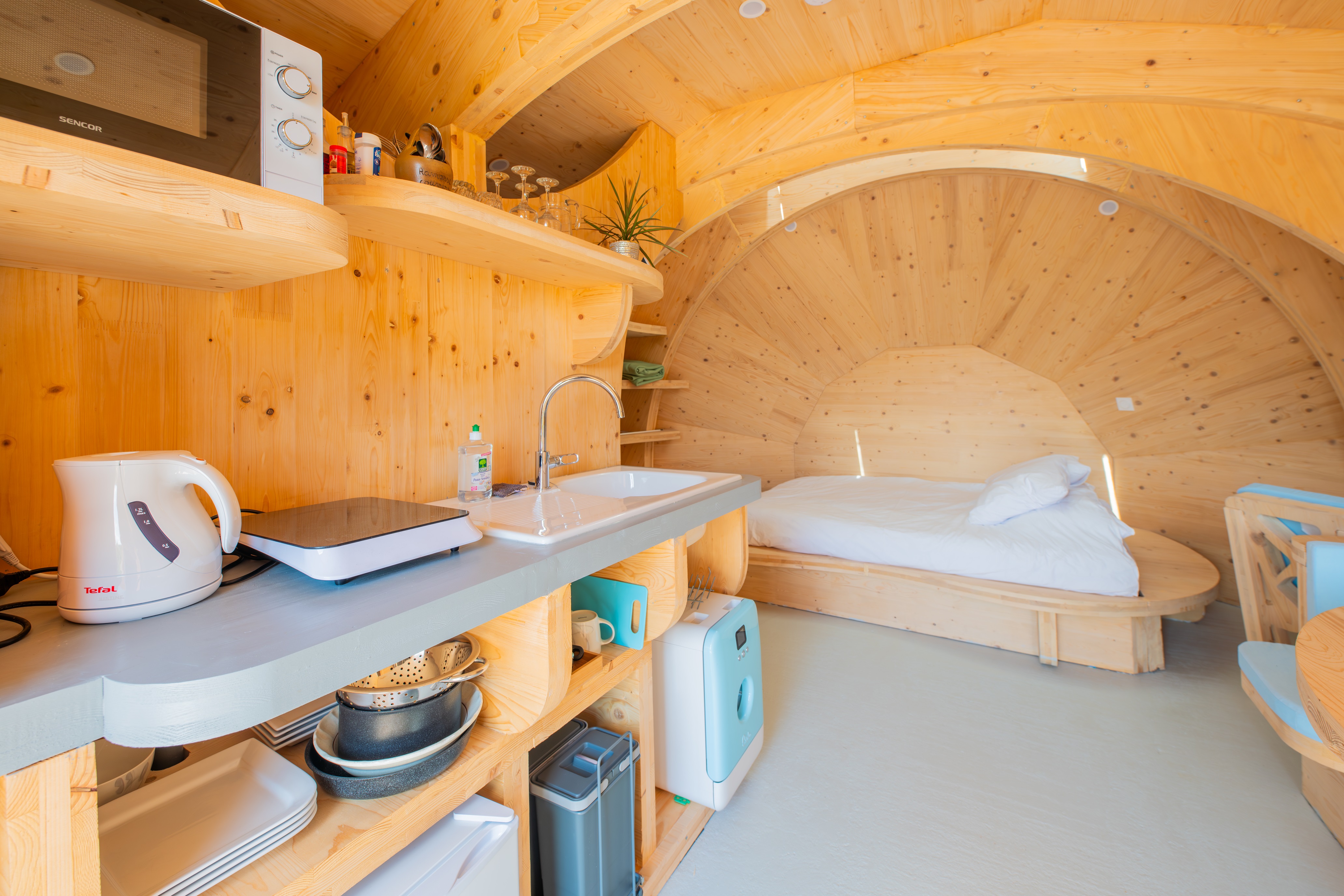 Nid merisier : une cabane végétalisée au cœur du Limousin à Neuvic — vue intérieure