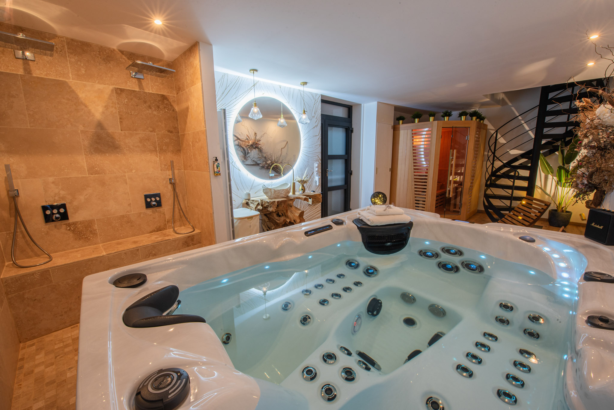 Suite romantique Viens on s'aime — Évasion avec spa à Loir-et-Cher — Suite romantique à Tour-en-Sologne