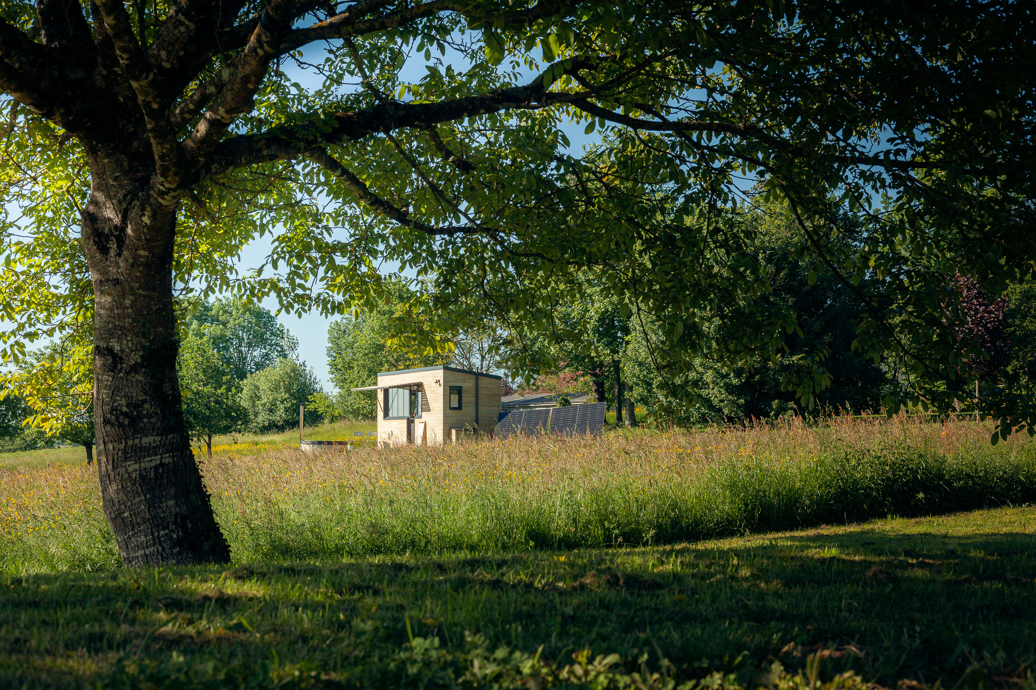 Lodge cosy & spa — Tiny House avec bain nordique en Dordogne à Pépiite Périgord Vert — espace de vie
